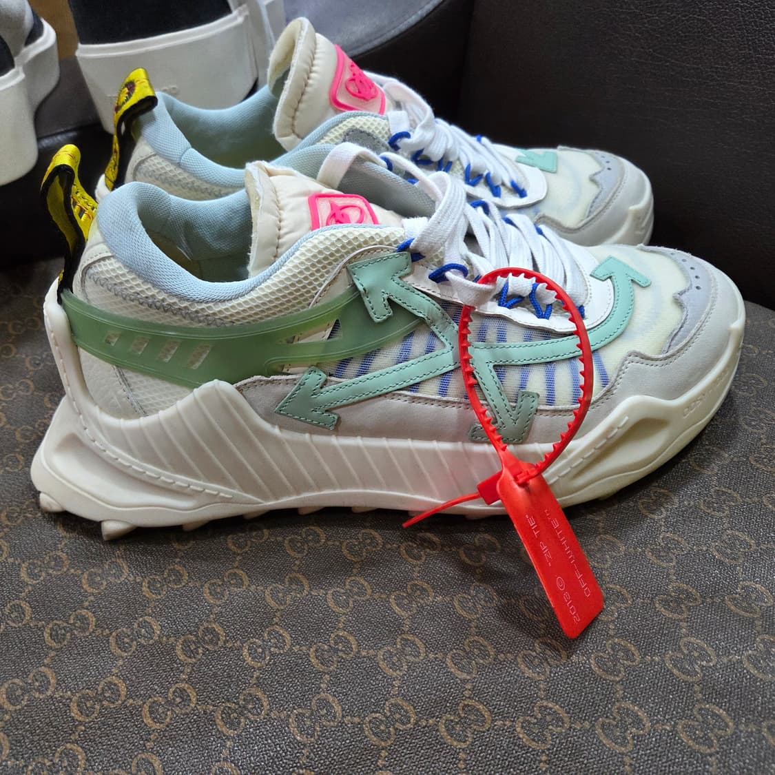 오프화이트 오디세이 1000 상품이미지1