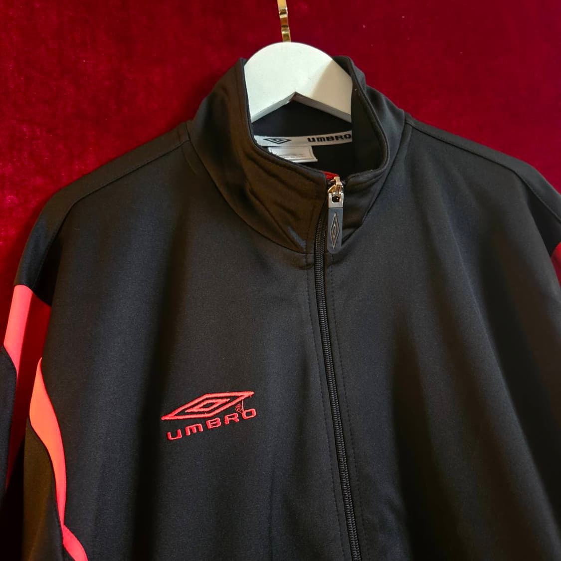 엄브로(Umbro) 시그니쳐 로고 골든 견장 트랙탑 저지 M size 상품이미지5