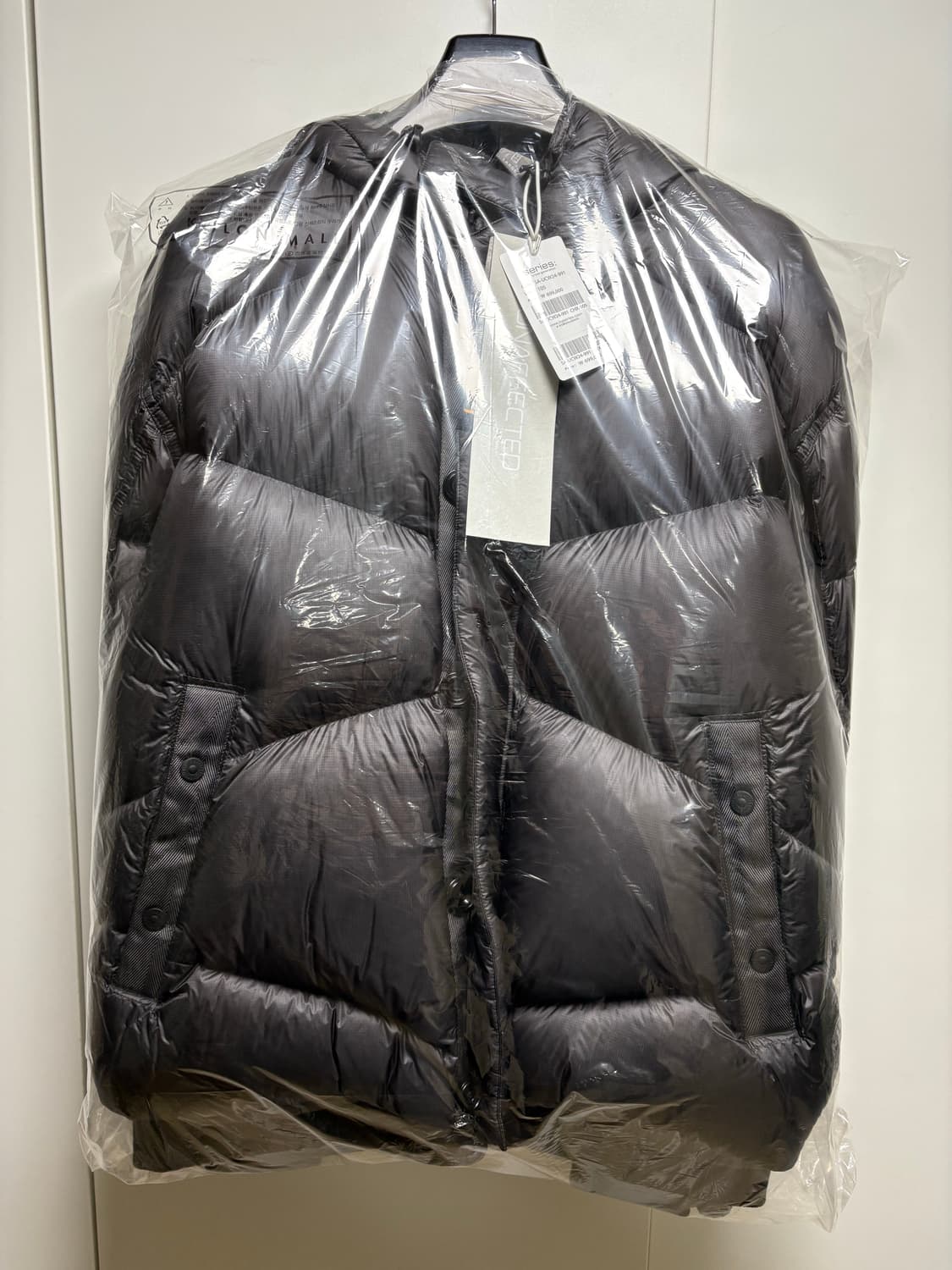 시리즈 언어팩티드 콜라보 패딩 새상품 105사이즈 판매 합니다 상품이미지2