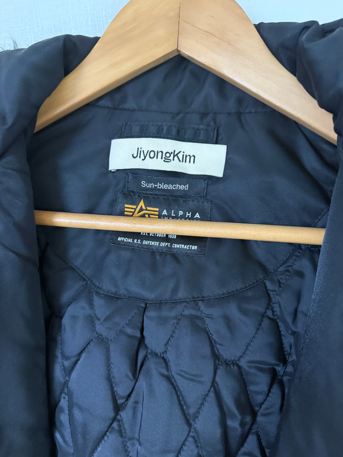 지용킴 X 알파린더스트리 선블리치 패딩 상품이미지5