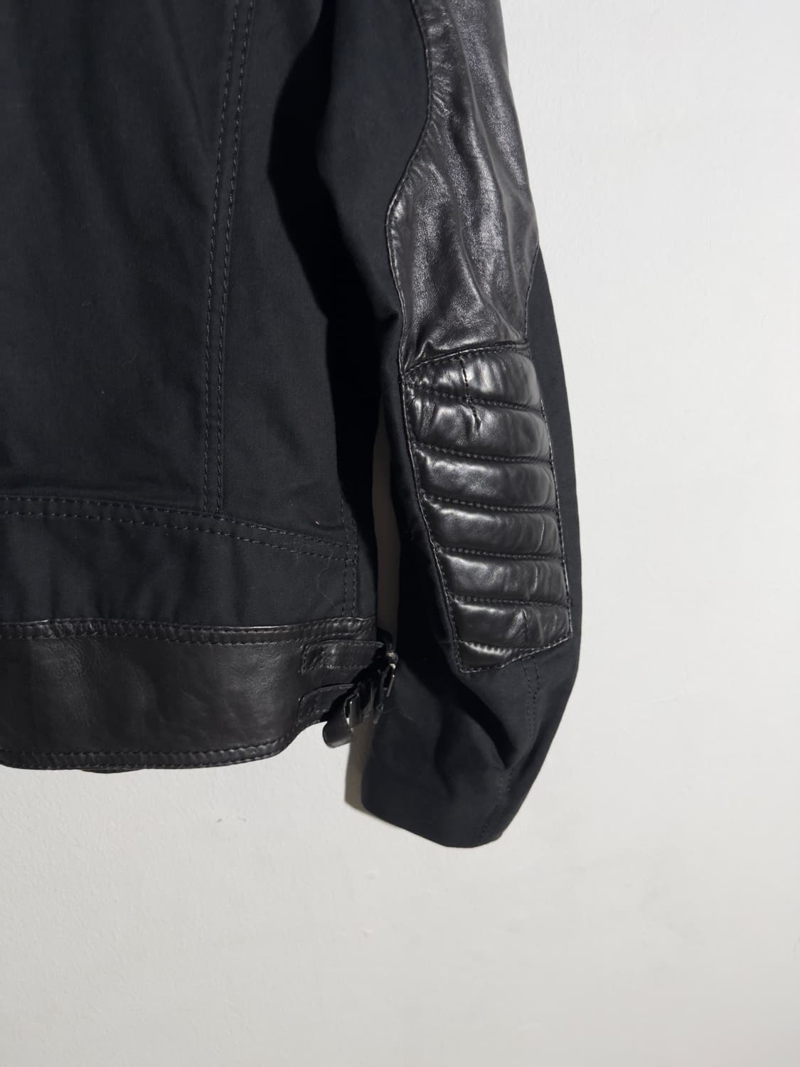 구찌 톰포드 02SS 톰하디 레더 바이크자켓 상품이미지5