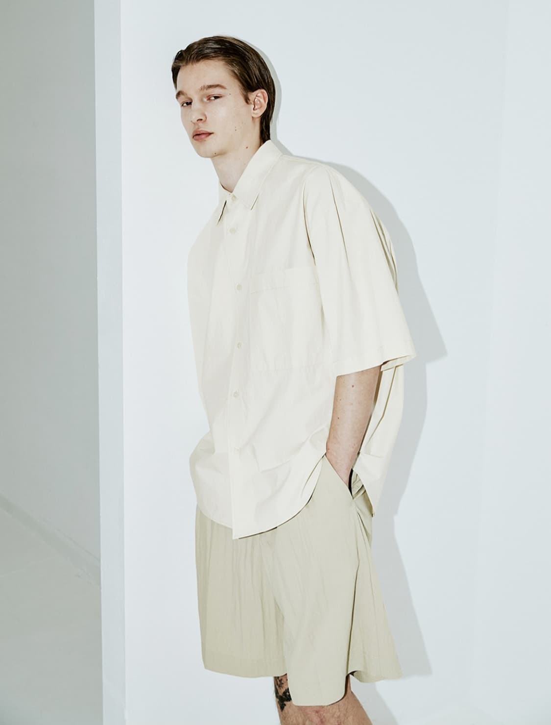 아르반 Areuban 오버핏 하프 셔츠_라이트 베이지 M사이즈 상품이미지1