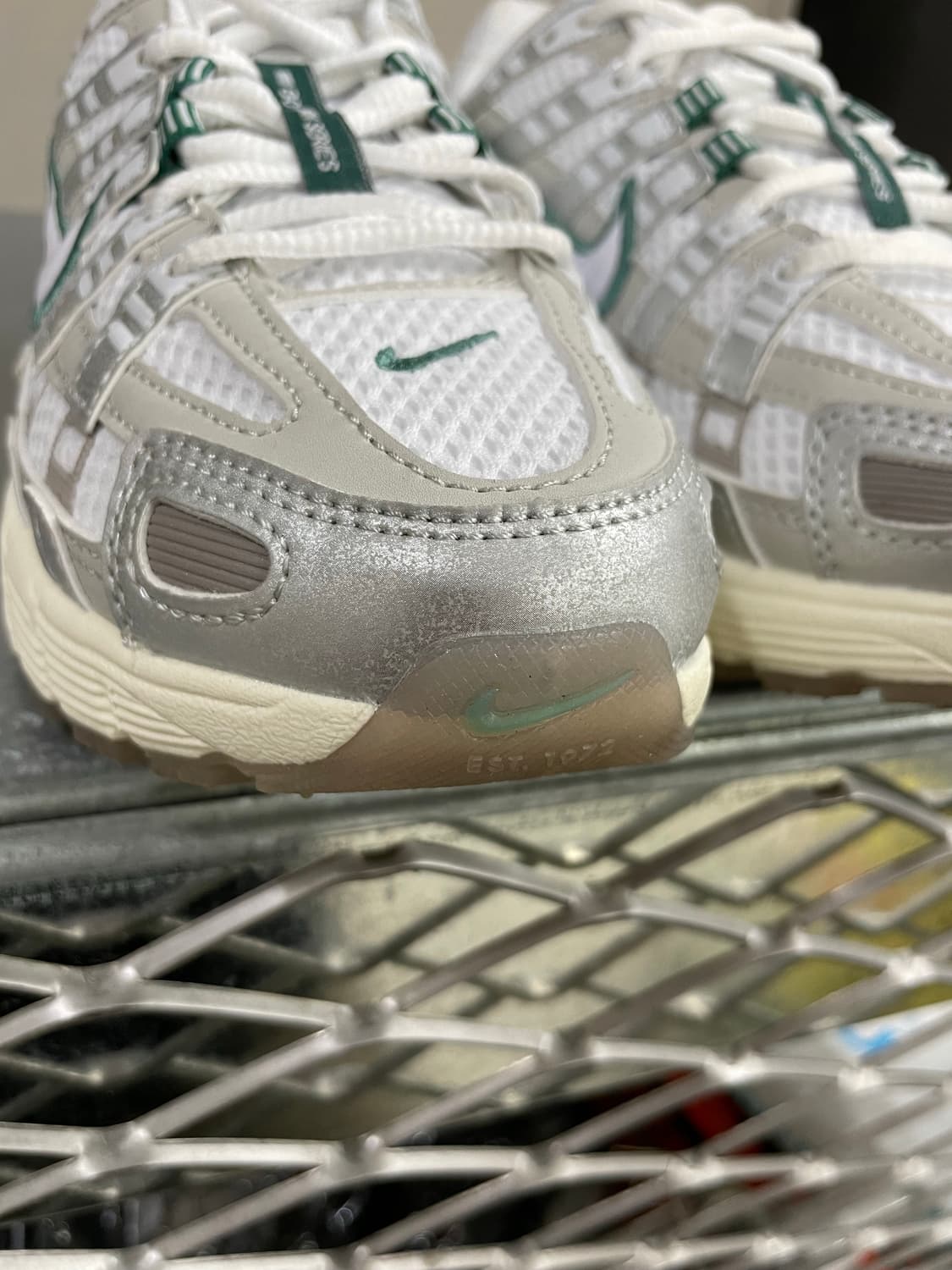 나이키 P-6000 메탈릭 실버 235 상품이미지7