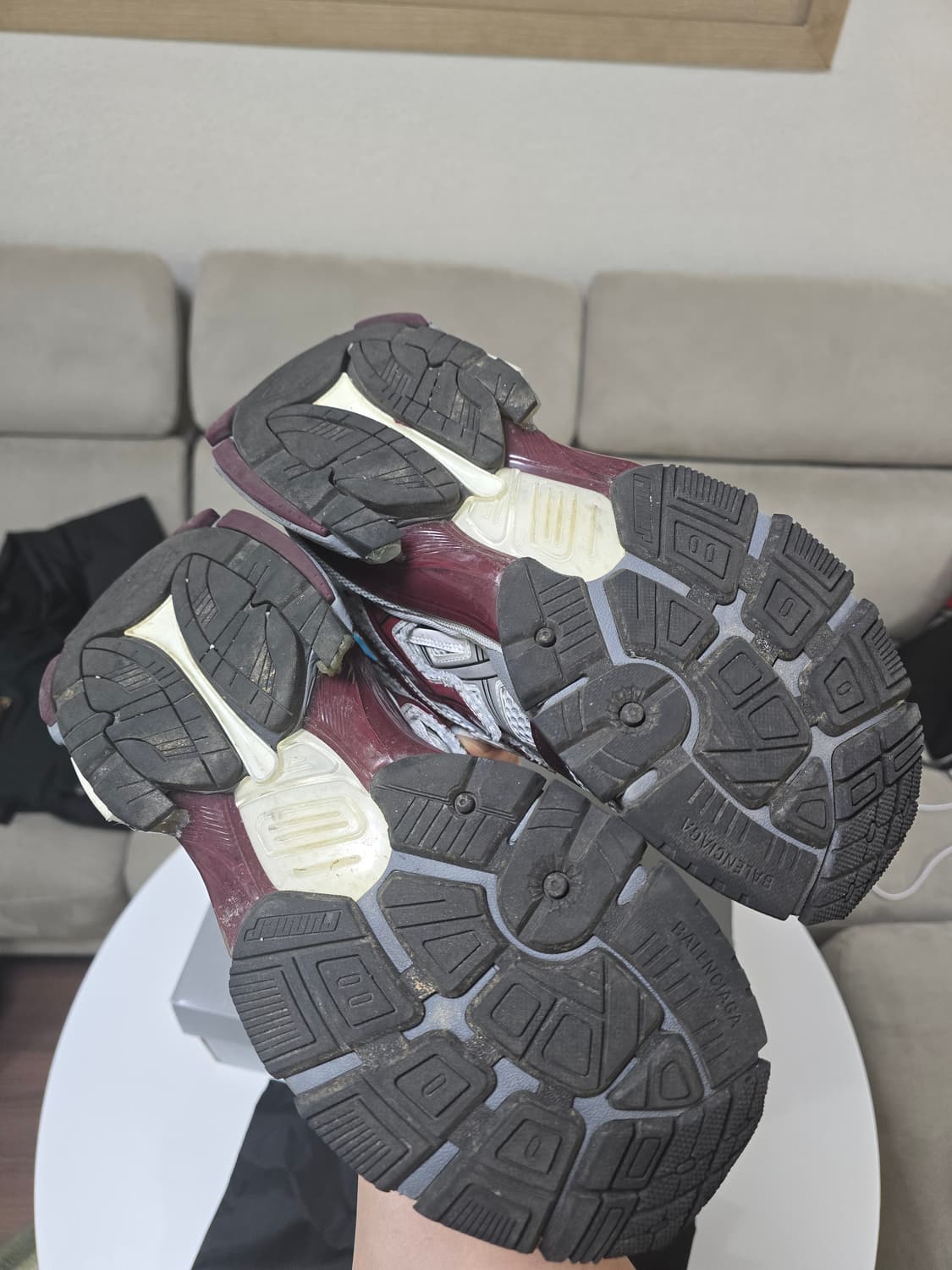 발렌시아가 뉴러너 버건디 42 상품이미지4