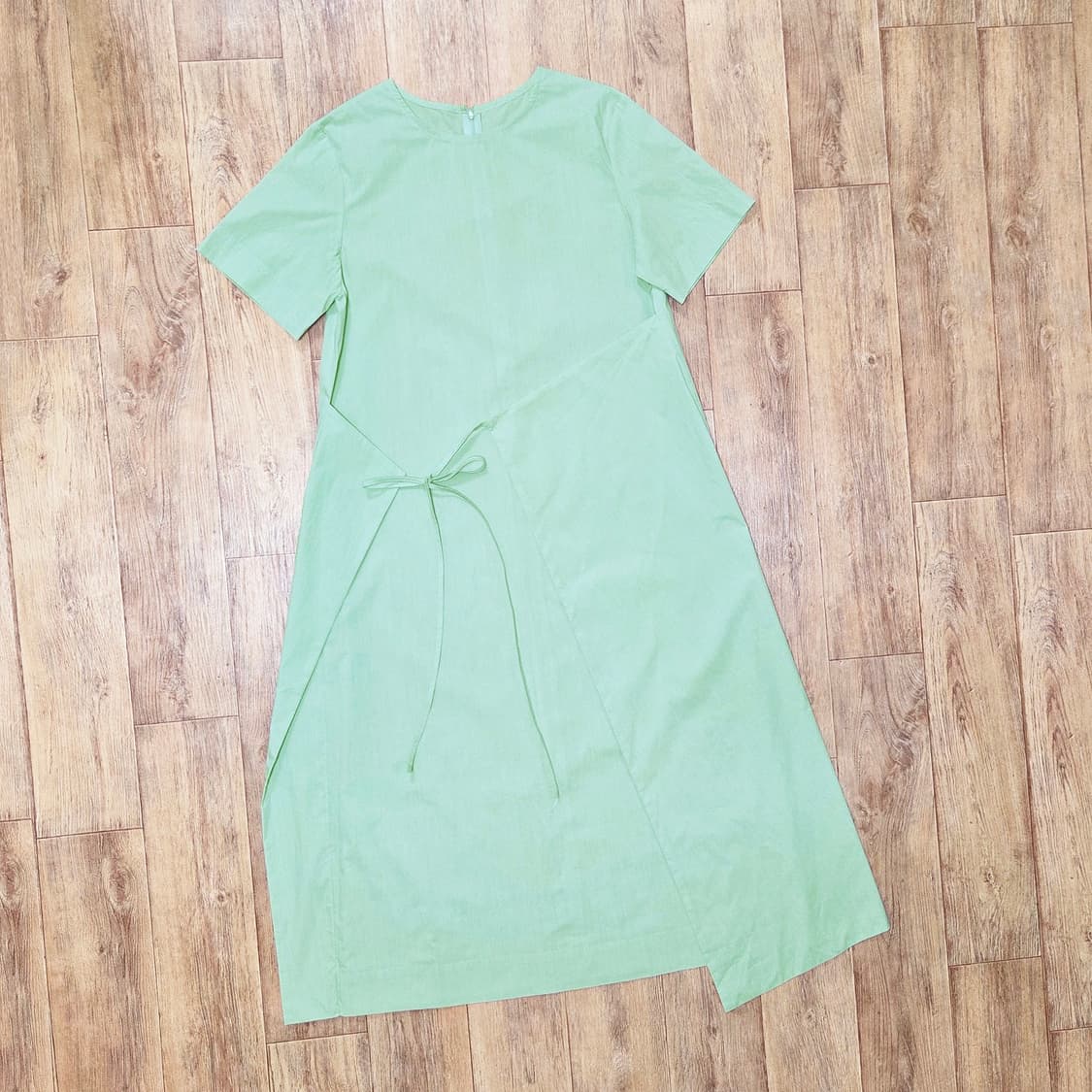 헬베티카(HELVETICA) 바스락 랩원피스 55-66 새상품 상품이미지1