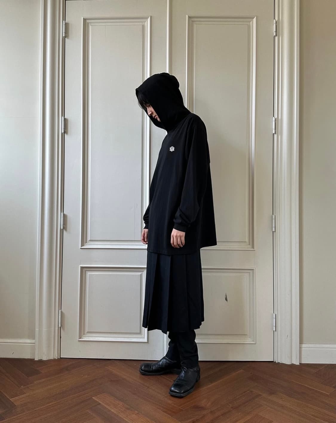 [최저가] INNIR 모노그램 후드 티셔츠 블랙 상품이미지1