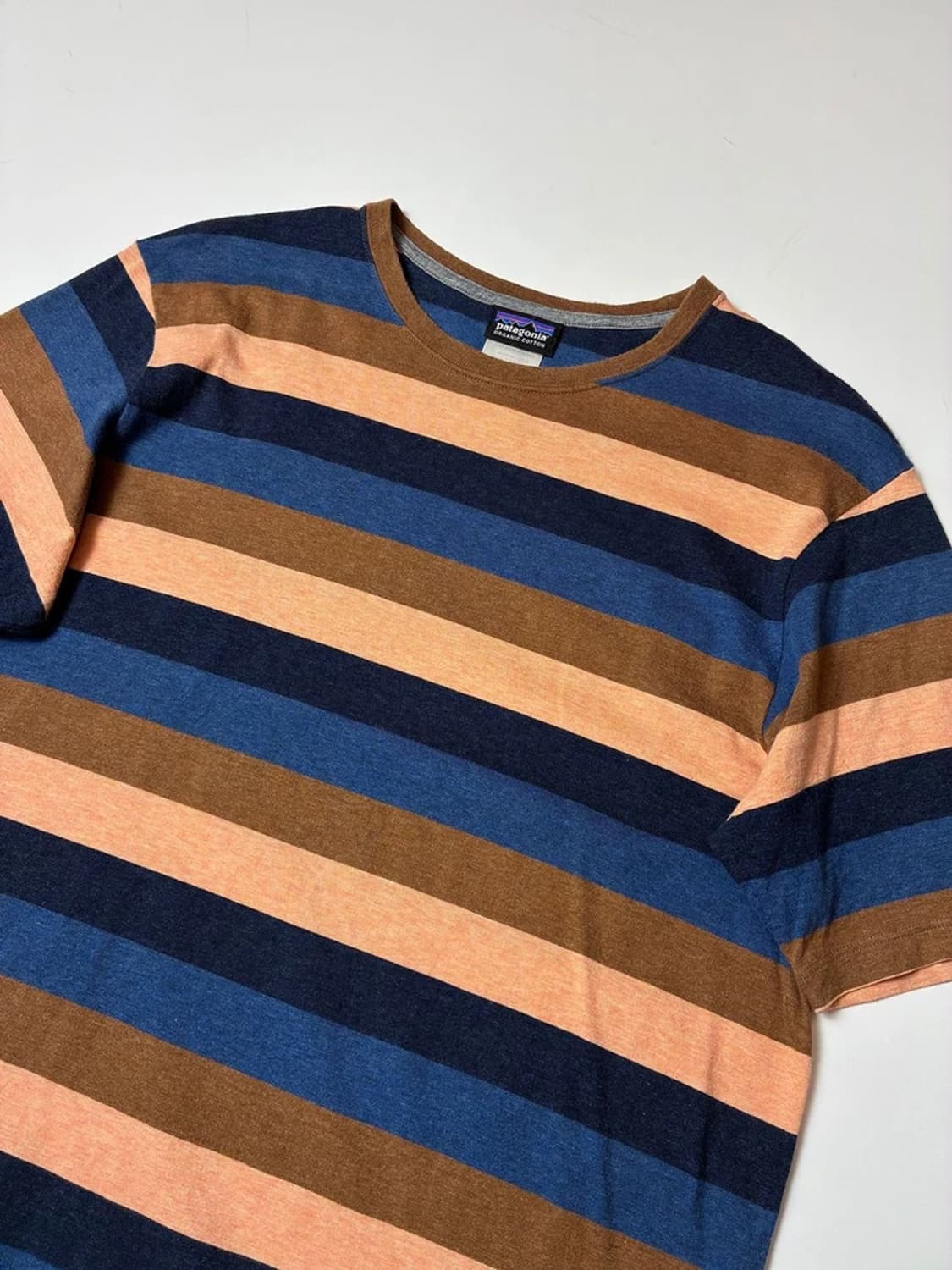 파타고니아 멀티 컬러 스트라이프 반팔 티셔츠 PN9397 상품이미지2