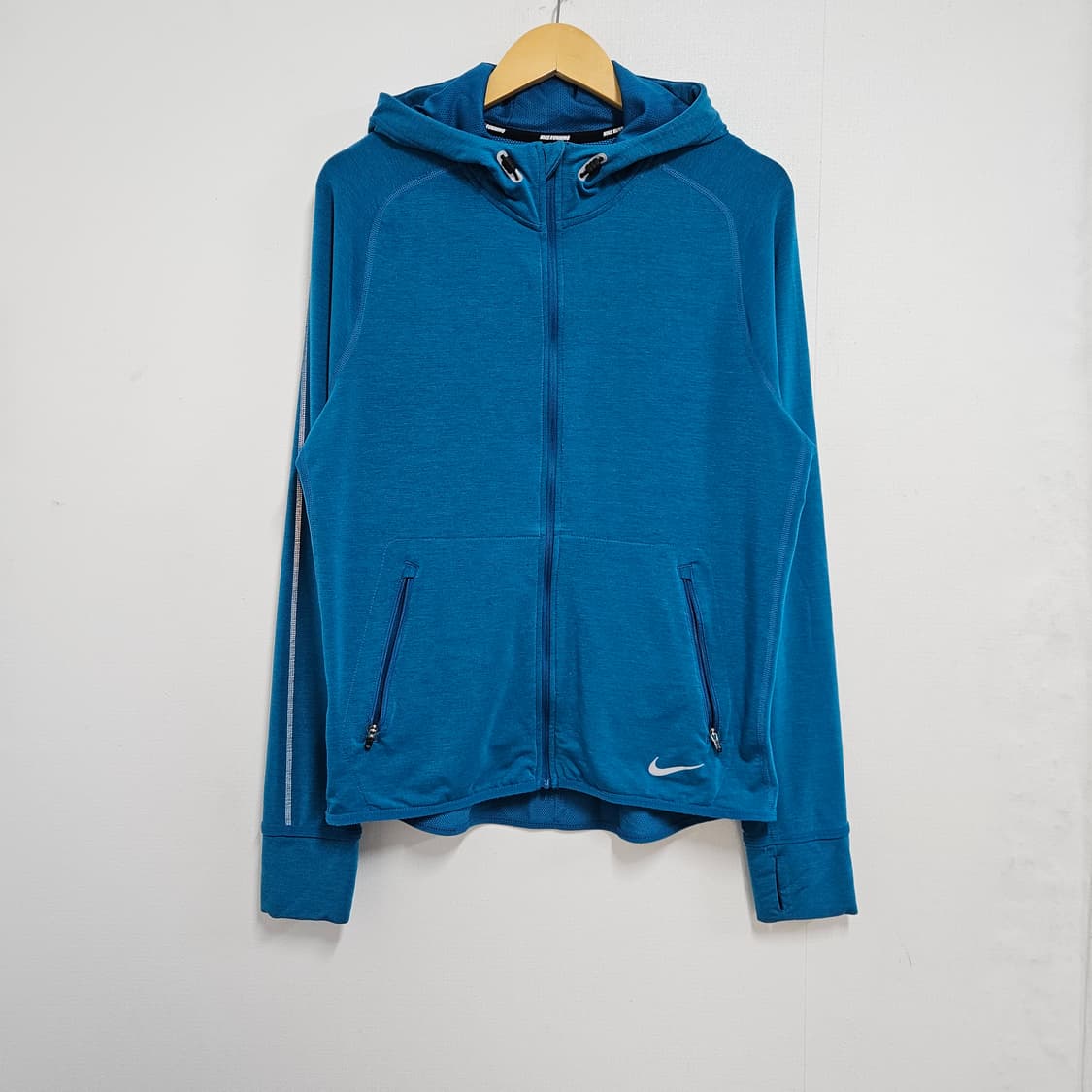 L 100 나이키 러닝 드라이핏 핑거홀 기능성 후드집업 블루 상품이미지2