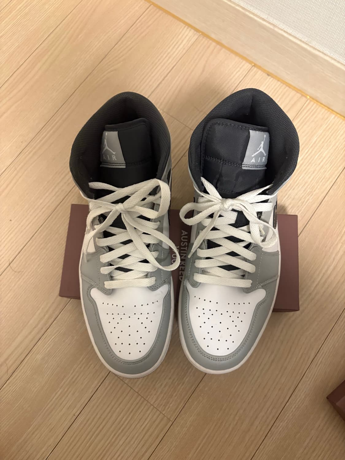 나이키 조던1 미드라이트스모크  상품이미지2