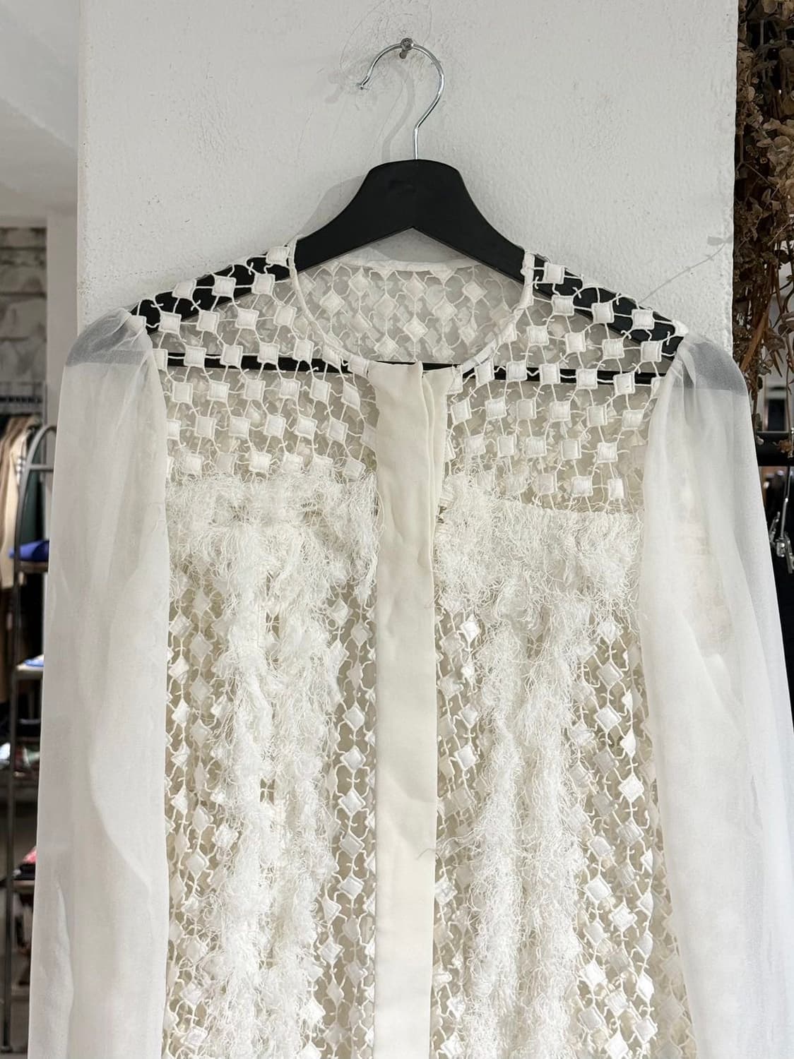 끌로에 화이트 펀칭 쉬어 블라우스 상품이미지4