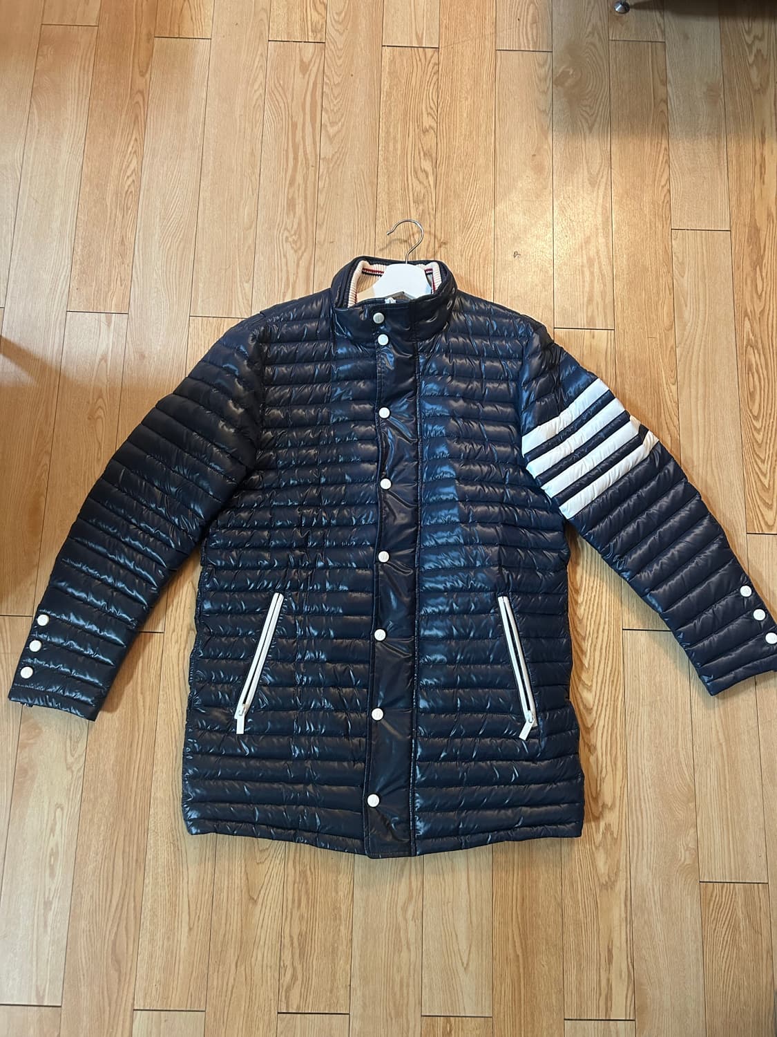 톰브라운 패딩 상품이미지1