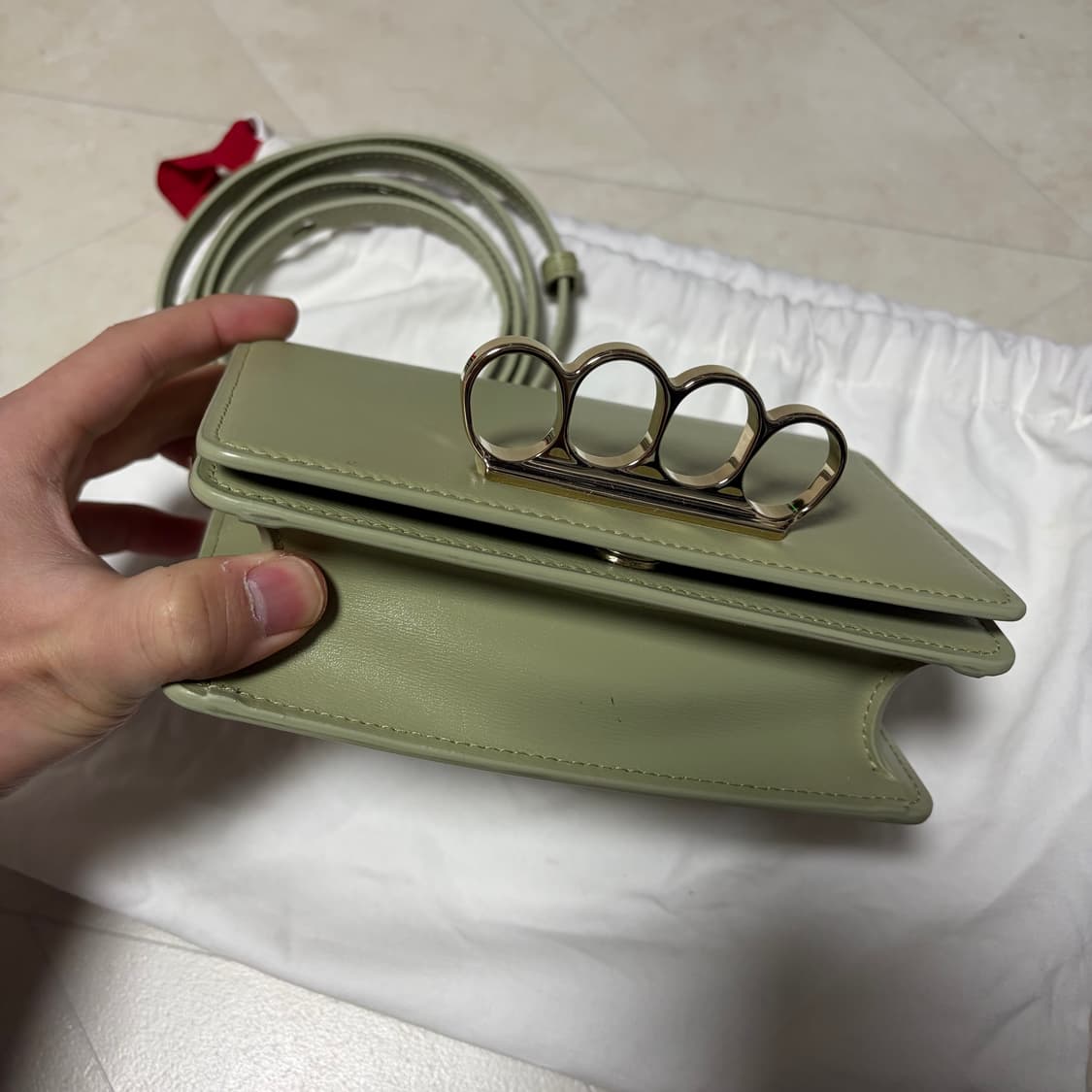 [새상품]알렉산더맥퀸 미니 포어링 백 그린 상품이미지3