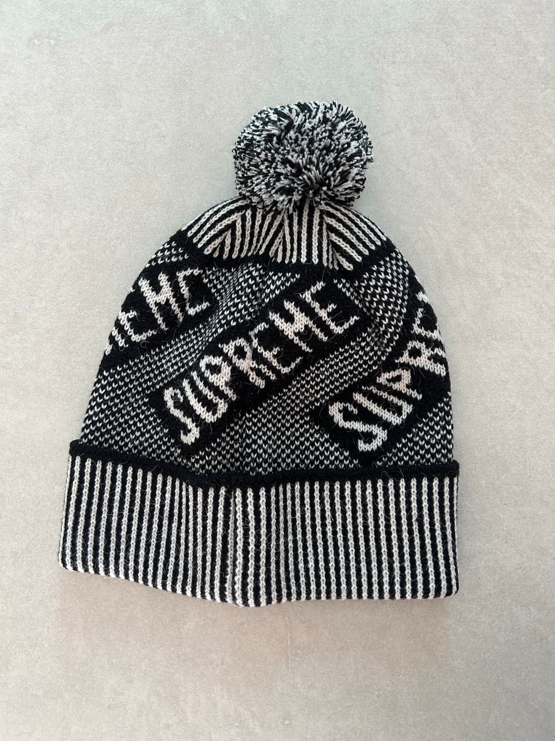 슈프림 배너 비니 상품이미지2