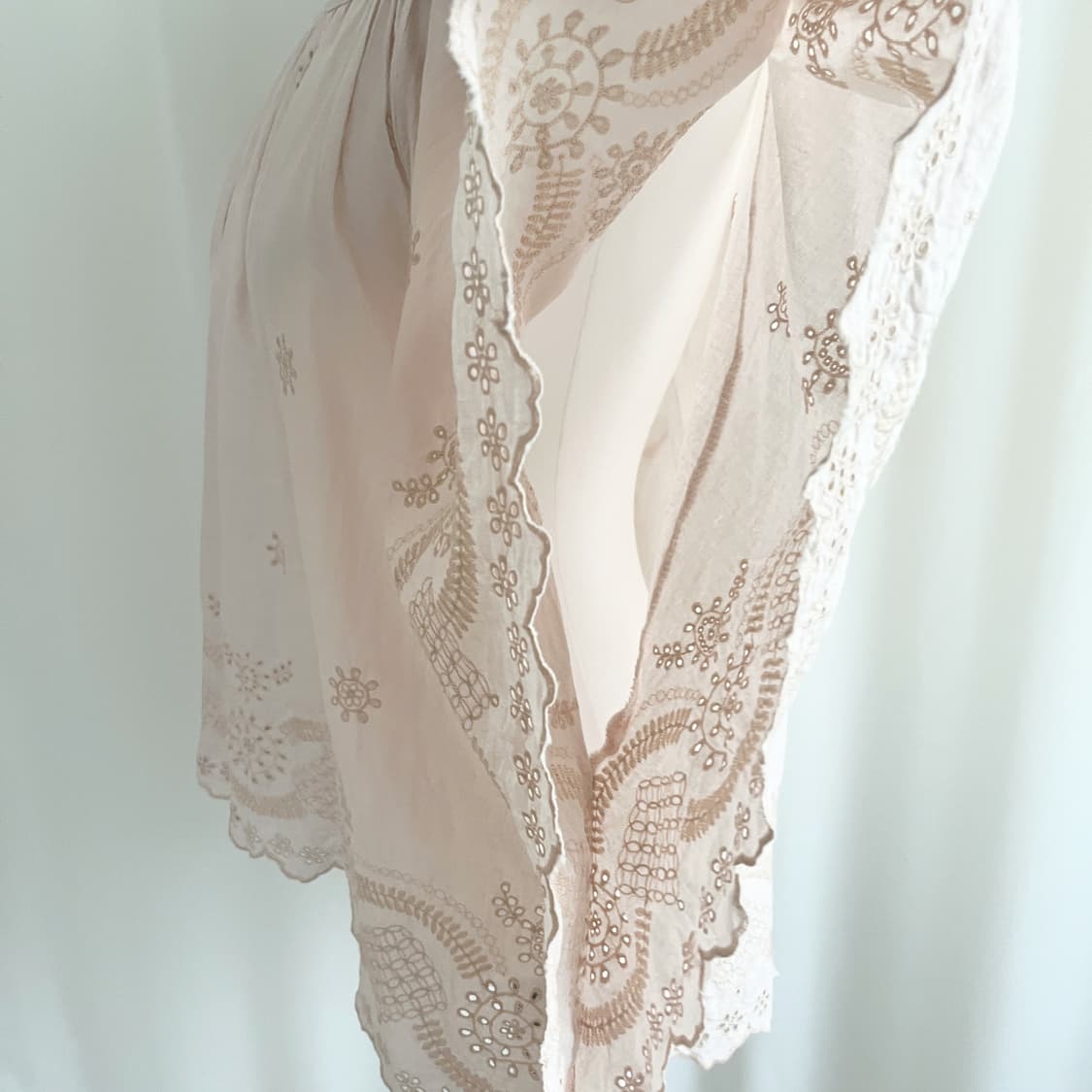 pink embroidery poncho blouse 상품이미지4