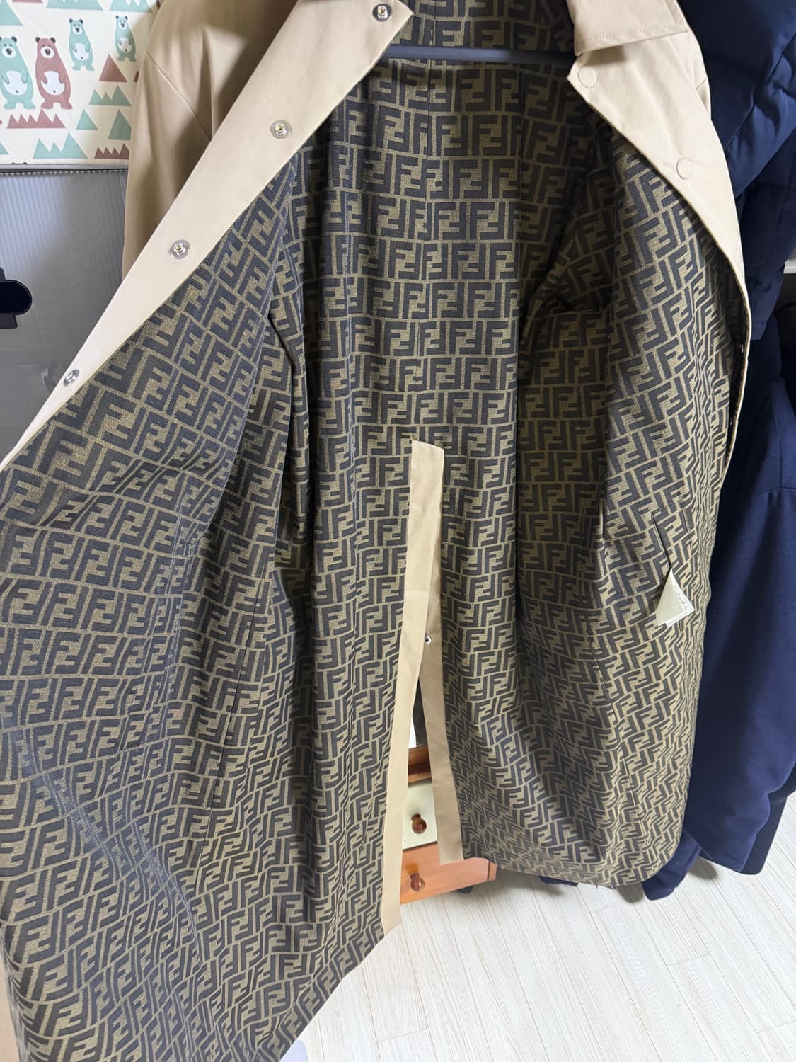 펜디 리버시블 포켓 트렌치 코트 베이지 48 상품이미지3