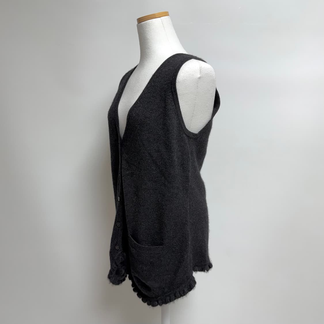 [캐시미어 100%] 차콜 브이넥 니트 베스트 L 상품이미지2