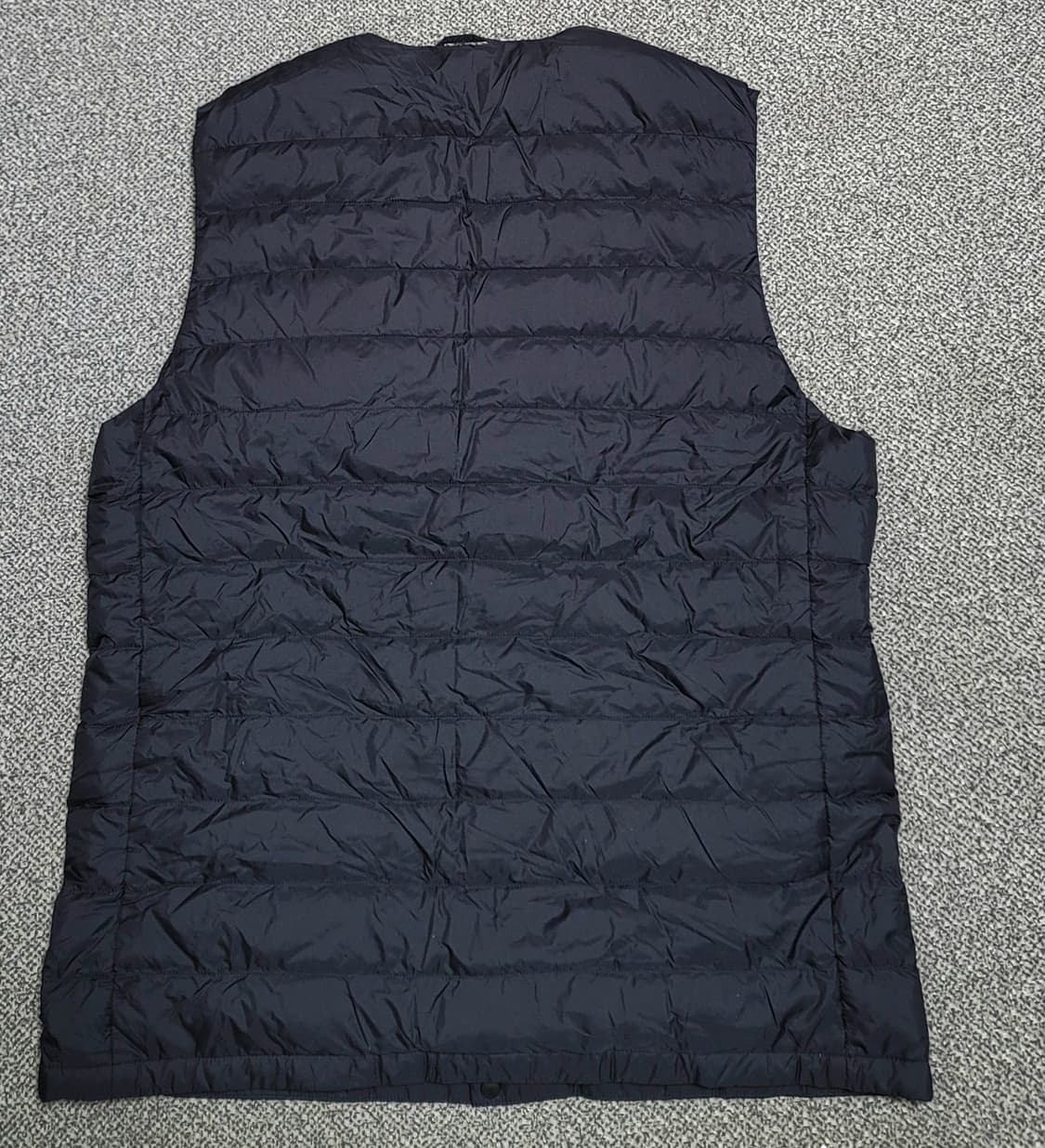 유니클로 남성  초 경량 패딩 조끼 L 상품이미지7