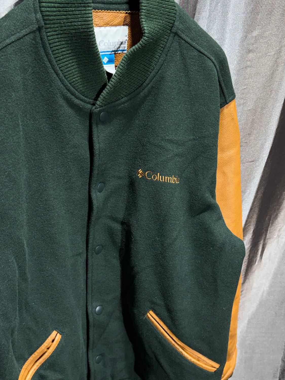 XL 콜롬비아 스펠링로고 빈티지 카멜/그린 바시티 상품이미지4