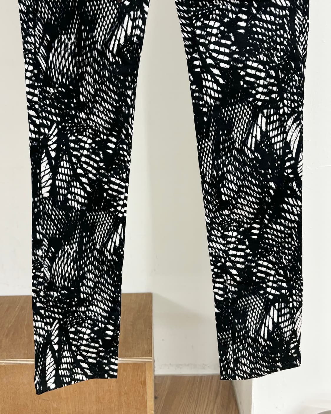 엠엠식스 오버프린트 스키니 레그 팬츠 상품이미지3