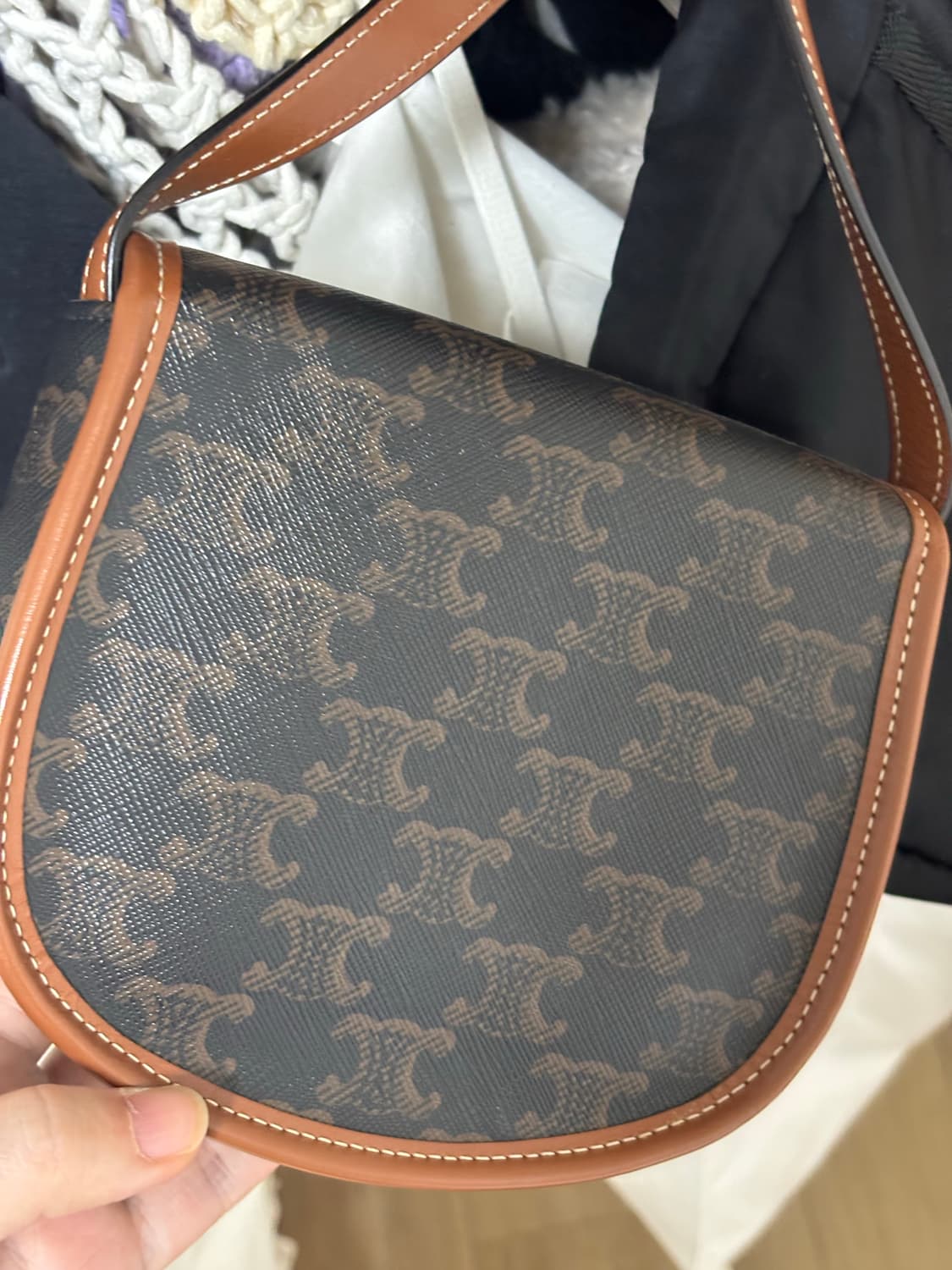 셀린느 트리오페 캔버스 미니 베사체 크로스백 상품이미지3