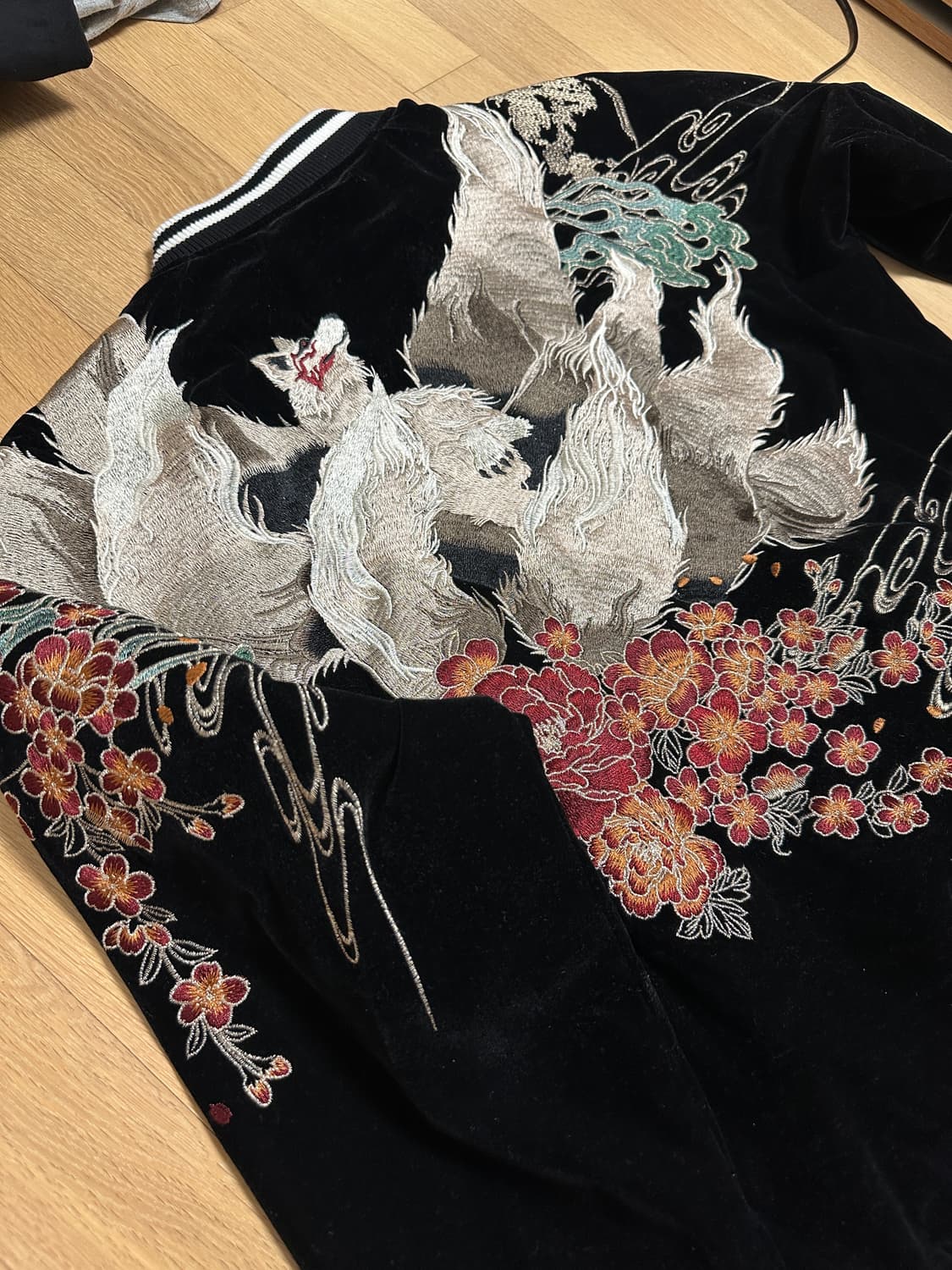 벨벳 자수 스카쟌  블랙 상품이미지1