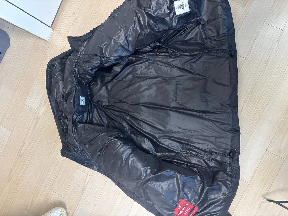 CP컴퍼니 디디쉘 블랙색상 패딩  상품이미지3