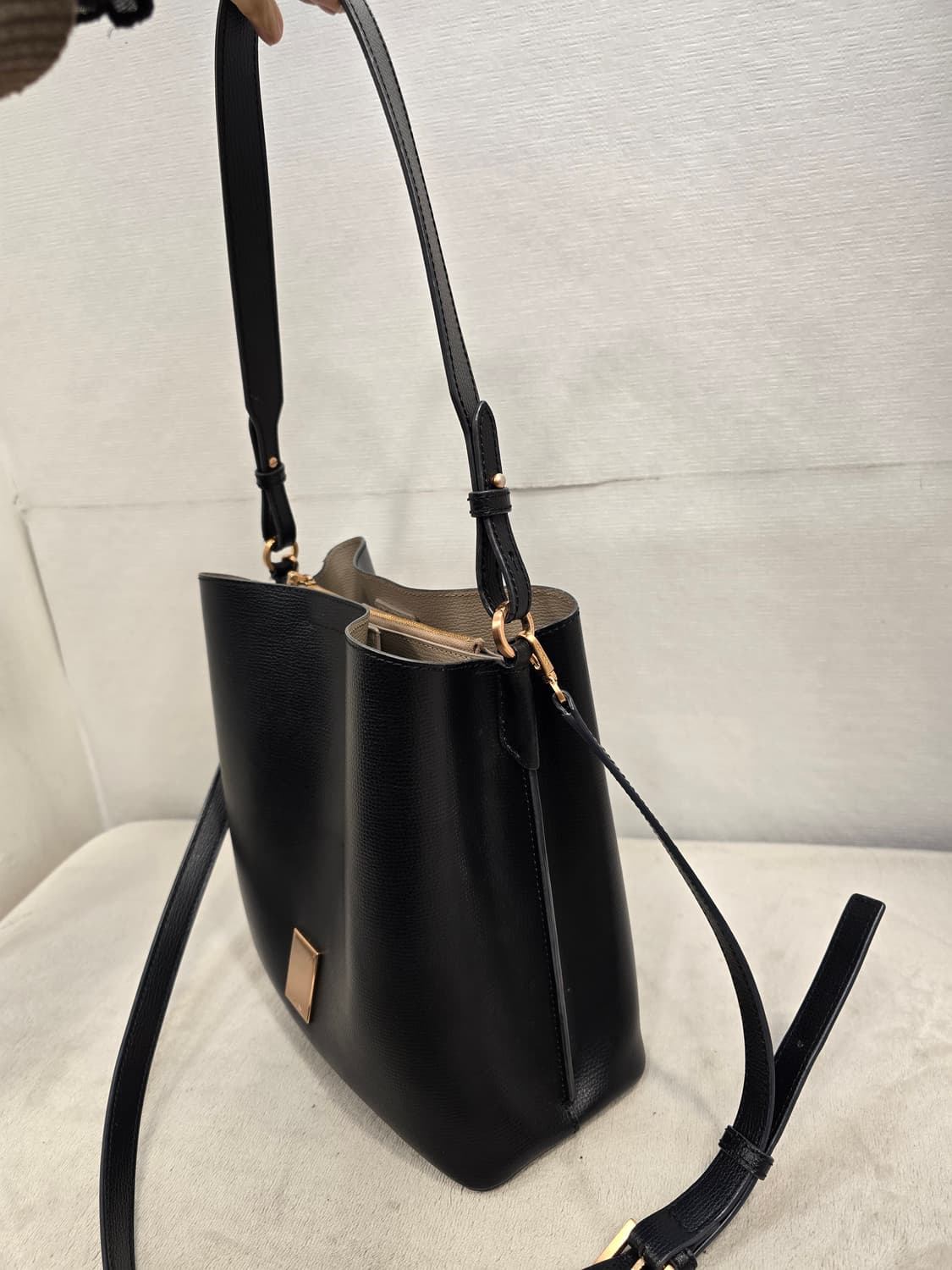 쿠론 블랙 가죽 숄더백 겸 크로스백 상품이미지4