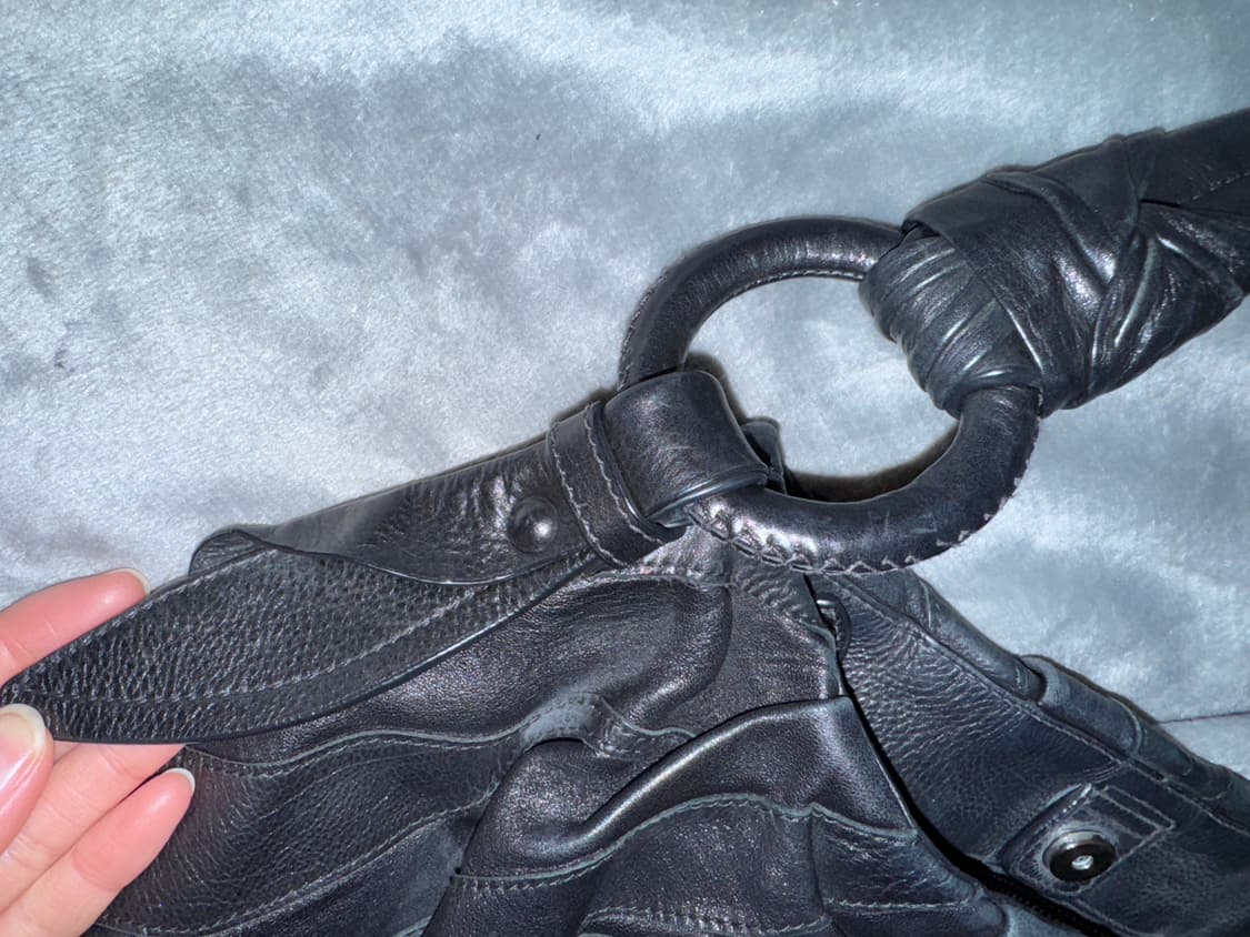 프라다 빈티지 러플 프릴 블랙 레더 토트백 상품이미지6