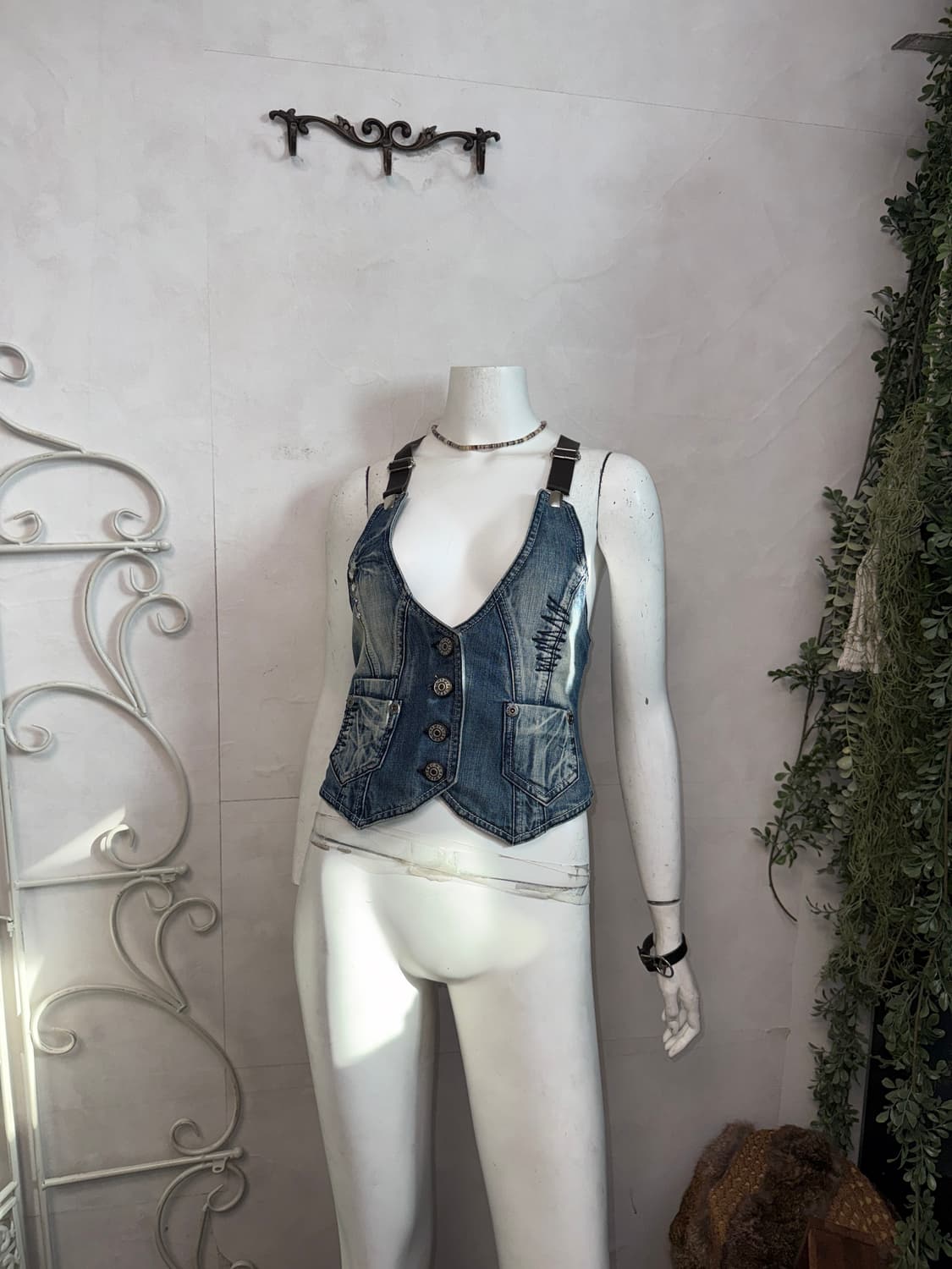 U.G.I.Z denim suspender buckle vest 상품이미지6