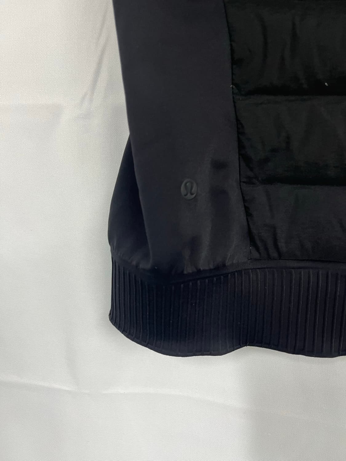 룰루레몬 패딩베스트 후디 블랙 여성 상품이미지3