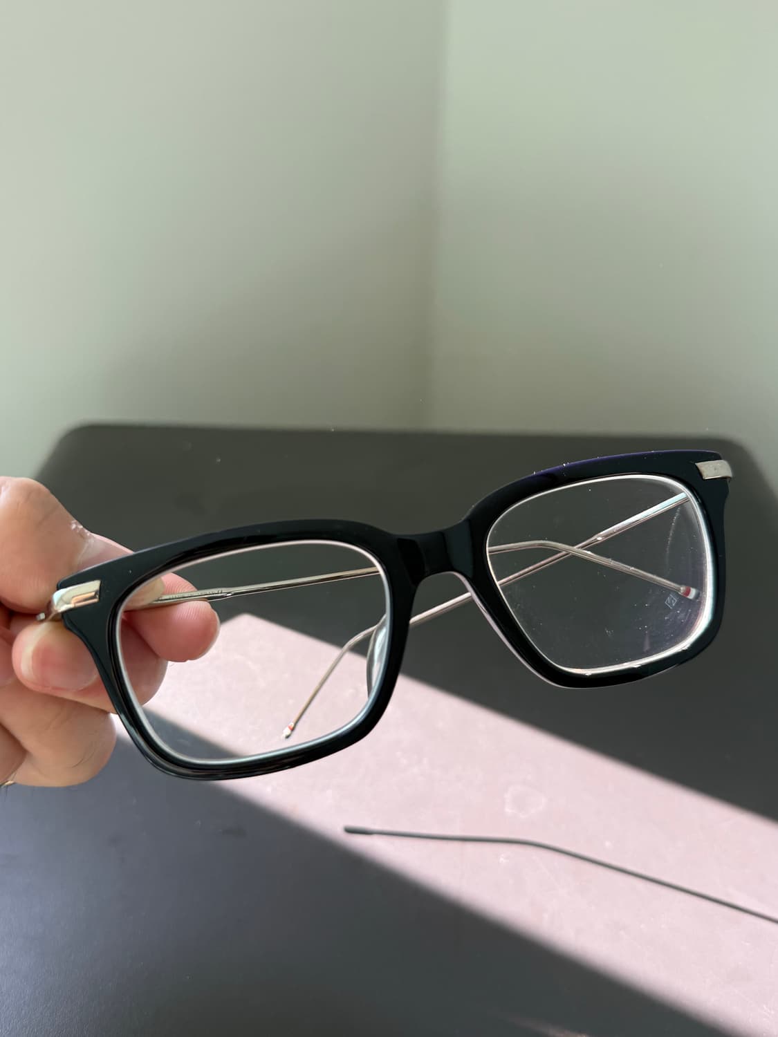 톰브라운 티타늄 네이비 49-19 상품이미지2