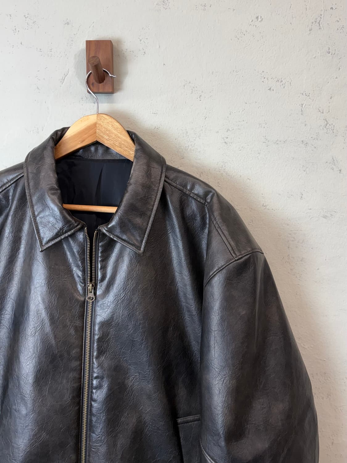 아모멘토st 비건레더 블루종 자켓 상품이미지3