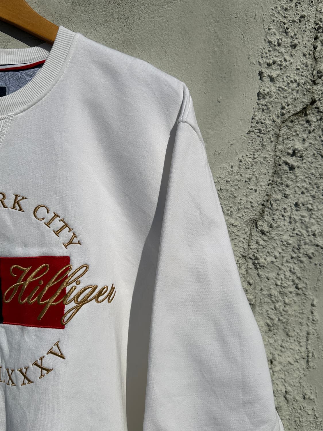 [XL] 타미힐피거 자수 화이트 맨투맨 스웻셔츠 상품이미지4