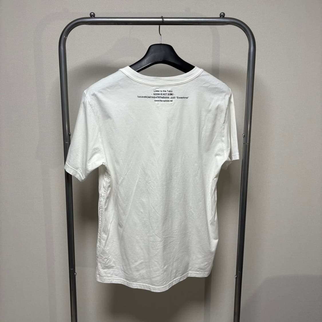 50) 솔로이스트 media is not goxod 반팔 티셔츠  상품이미지4