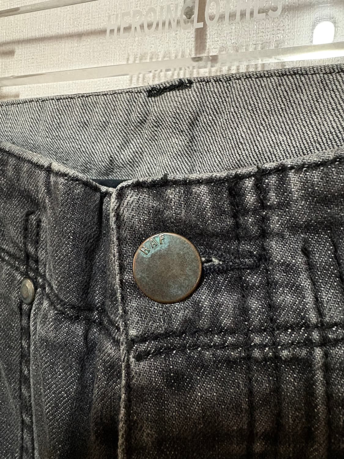[32] RAF BY RAF DISTRESSED JEAN 상품이미지5