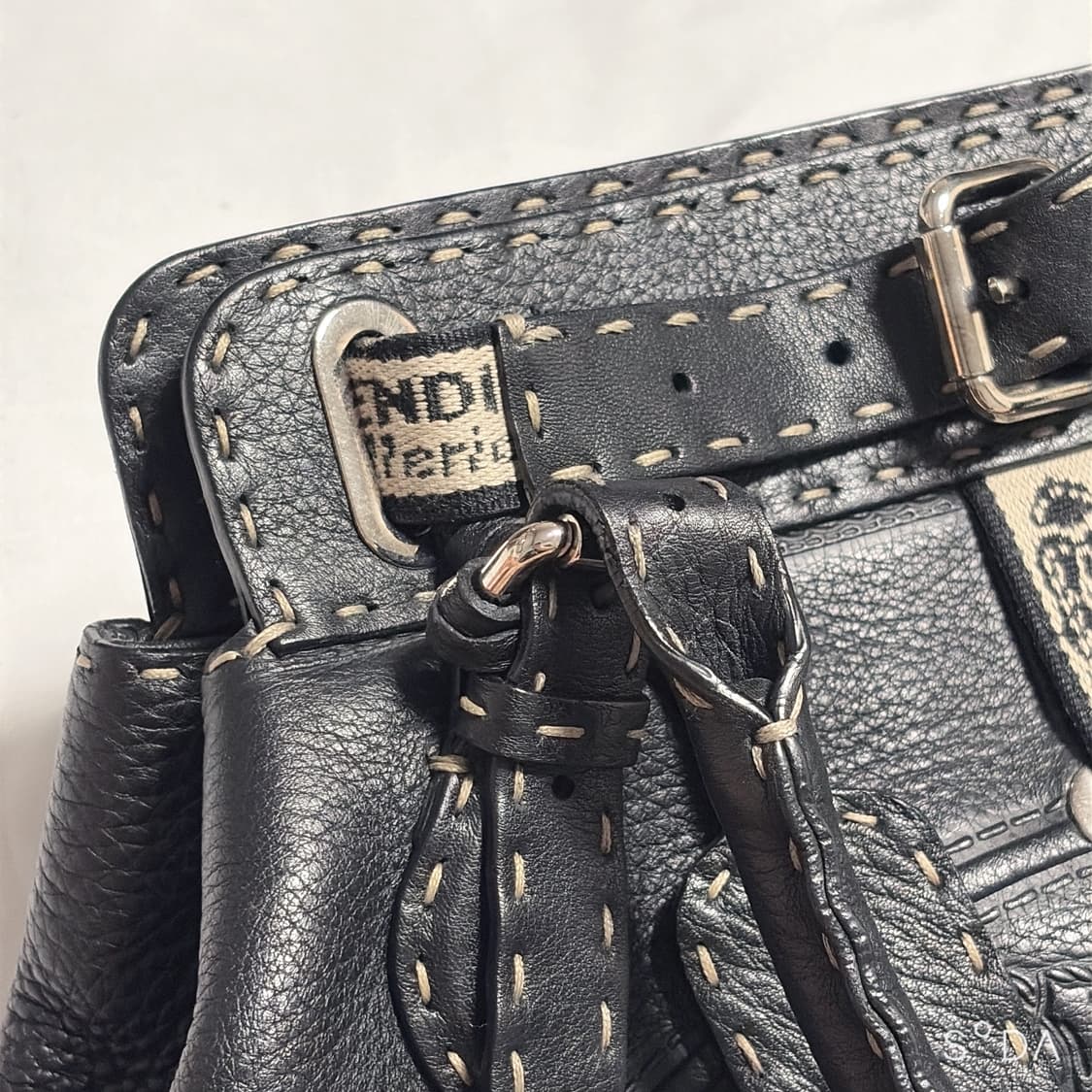 펜디 셀러리아 토트백 블랙 상품이미지8