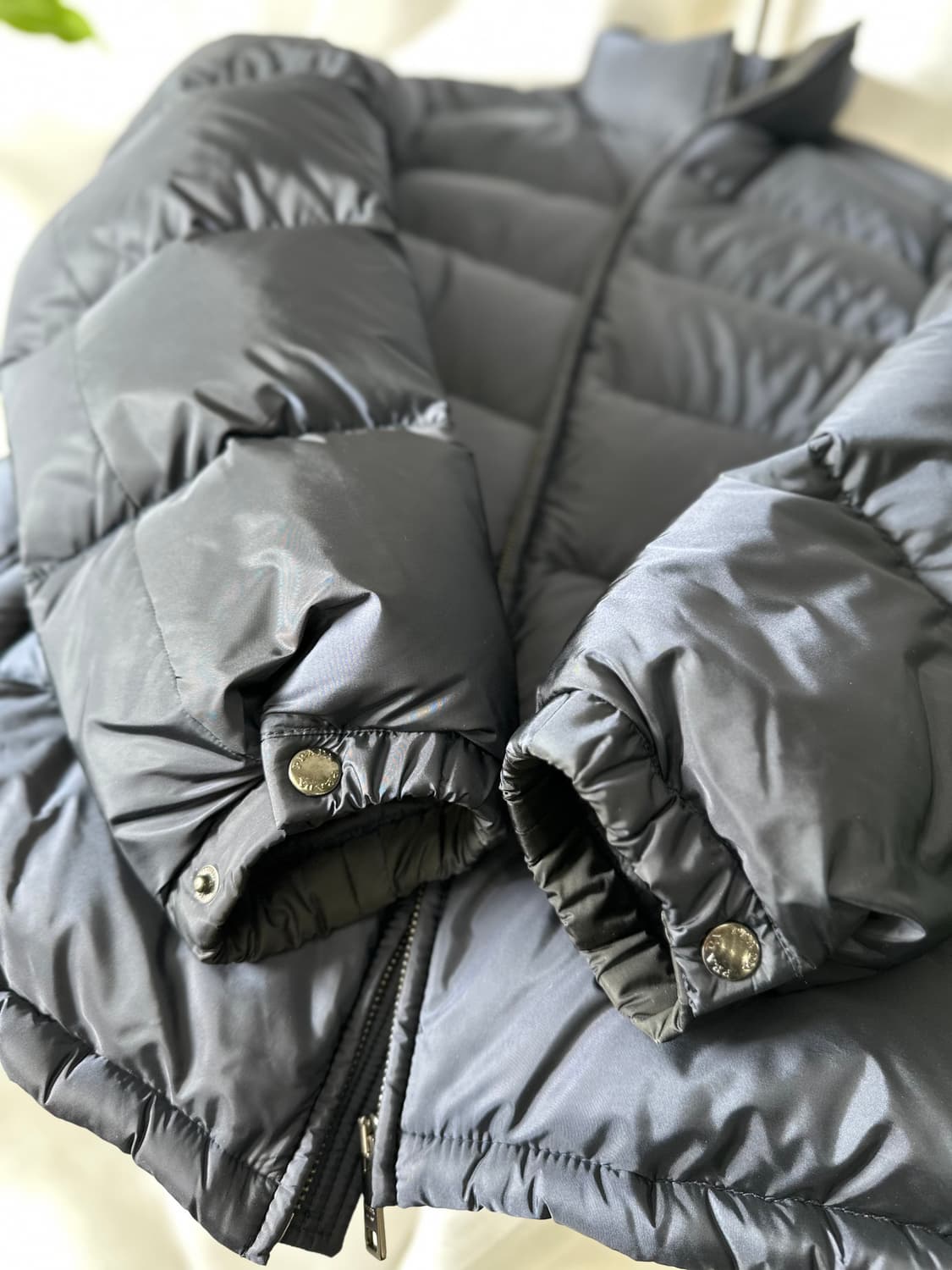 (52) 프라다 트라이앵글 로고 다운 패딩 네이비 상품이미지5