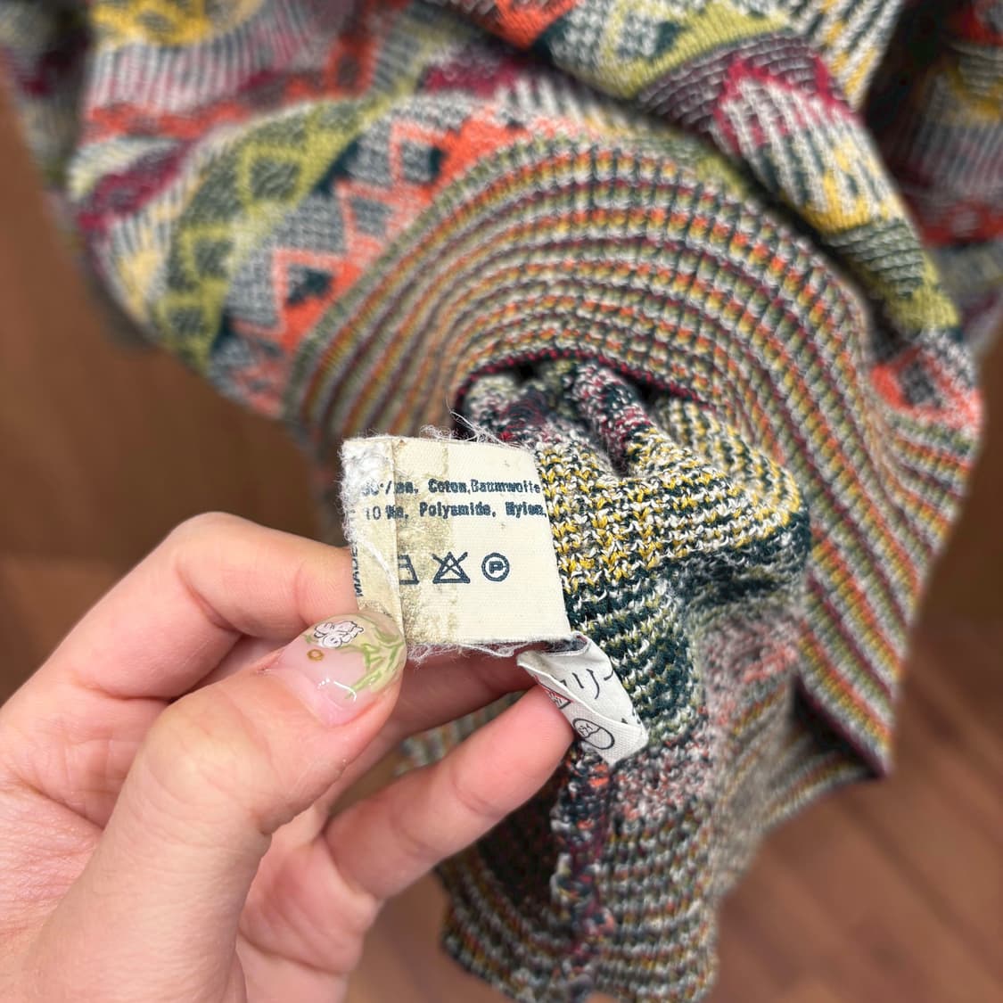 미쏘니 라운드넥 긴팔 니트 멀티 스트라이프 삼각형 패턴 디테일 레인보우 상품이미지7