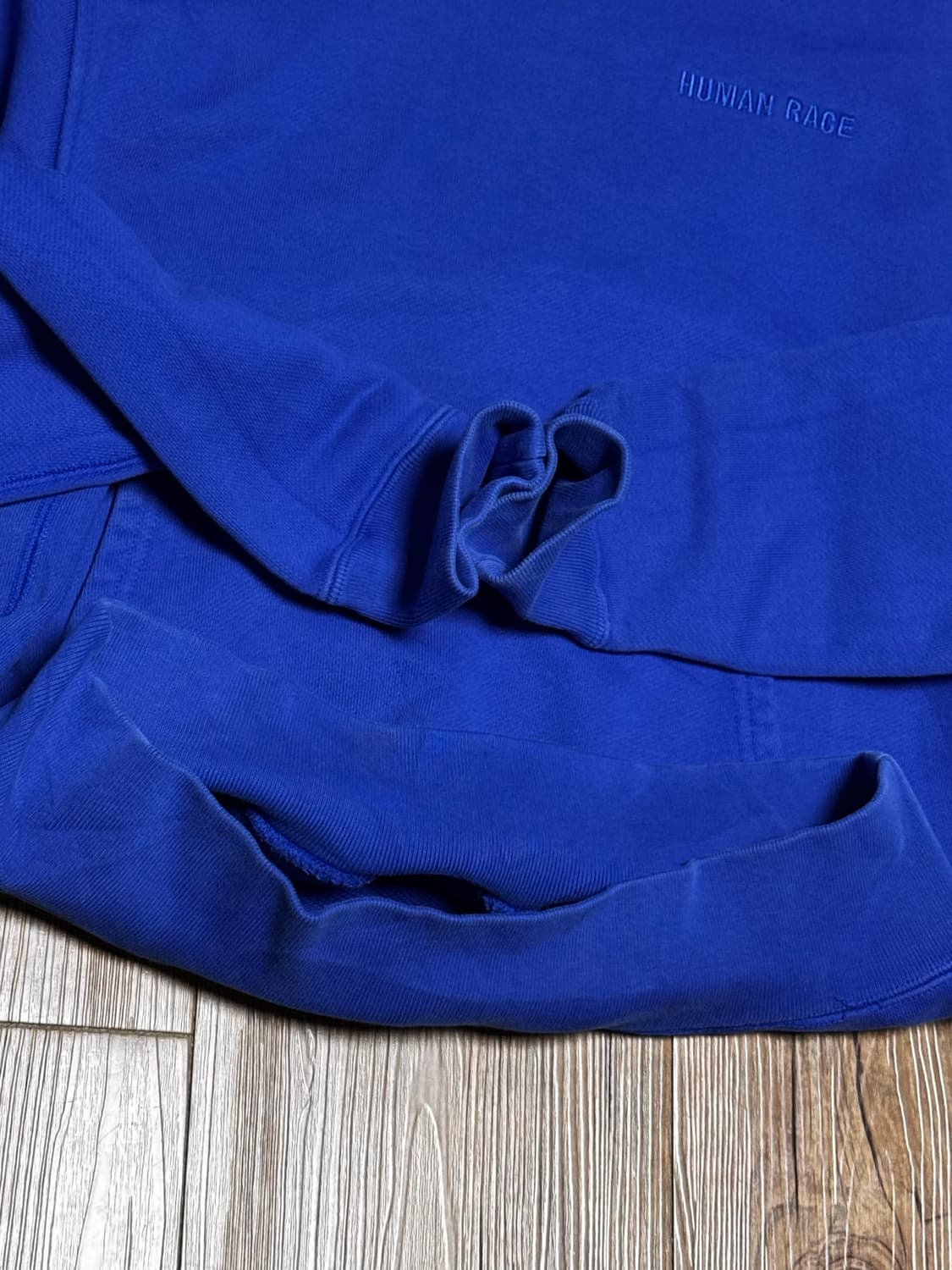 아디다스X퍼렐 윌리엄스 휴먼레이스 콜라보 후드 티셔츠 상품이미지6