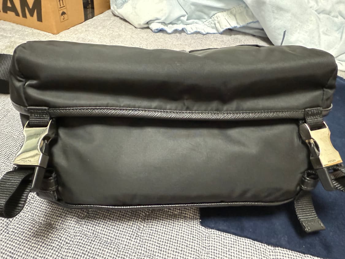 [M]프라다 바이커백 미디움 블랙 상품이미지9