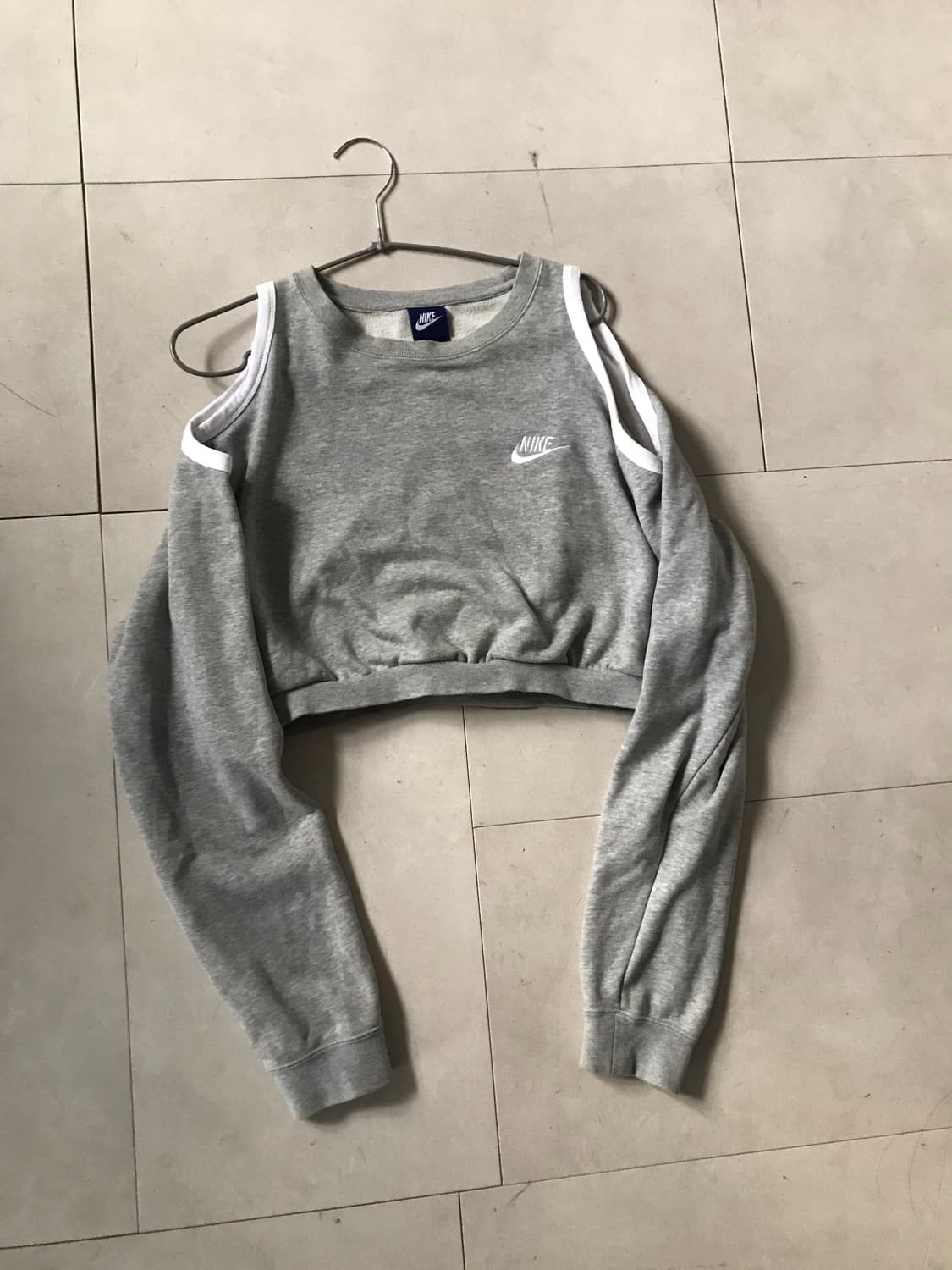 나이키 그레이 오프숄더 커스텀 맨투맨 상품이미지9