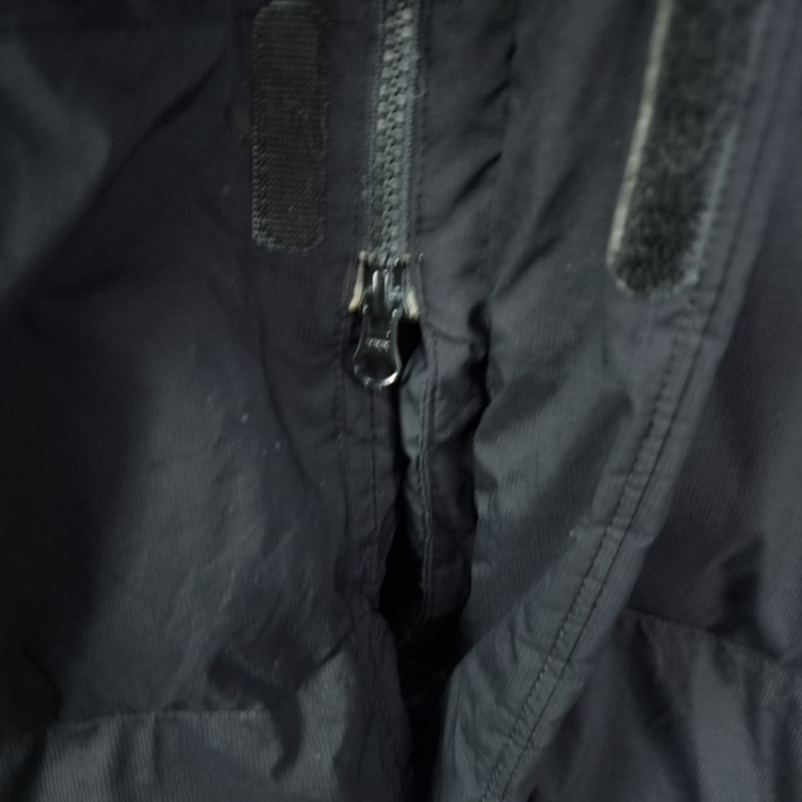 [노스페이스] 로고 자수 구스다운 롱 패딩 블랙 M18172 상품이미지6