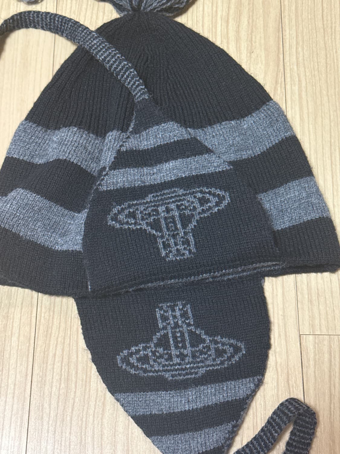 비비안웨스트우드 이어플랩 블랙 상품이미지4