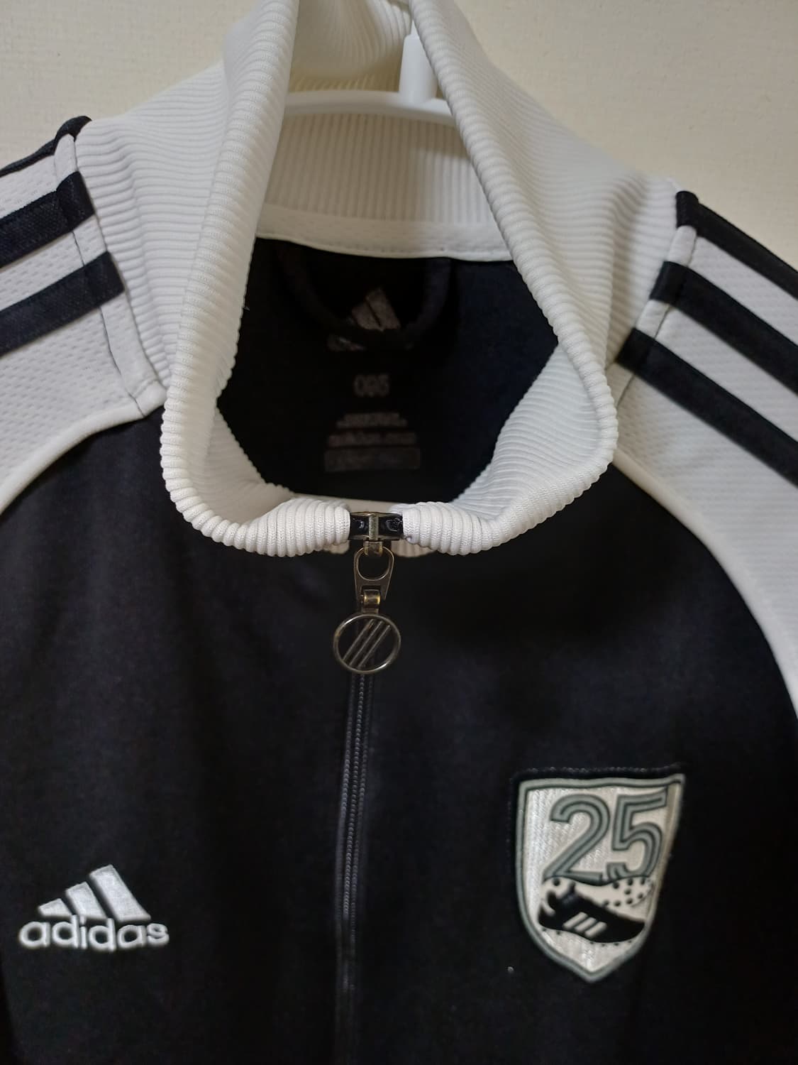 아디다스  25주년 기념 검흰 트랙탑 져지 상품이미지2