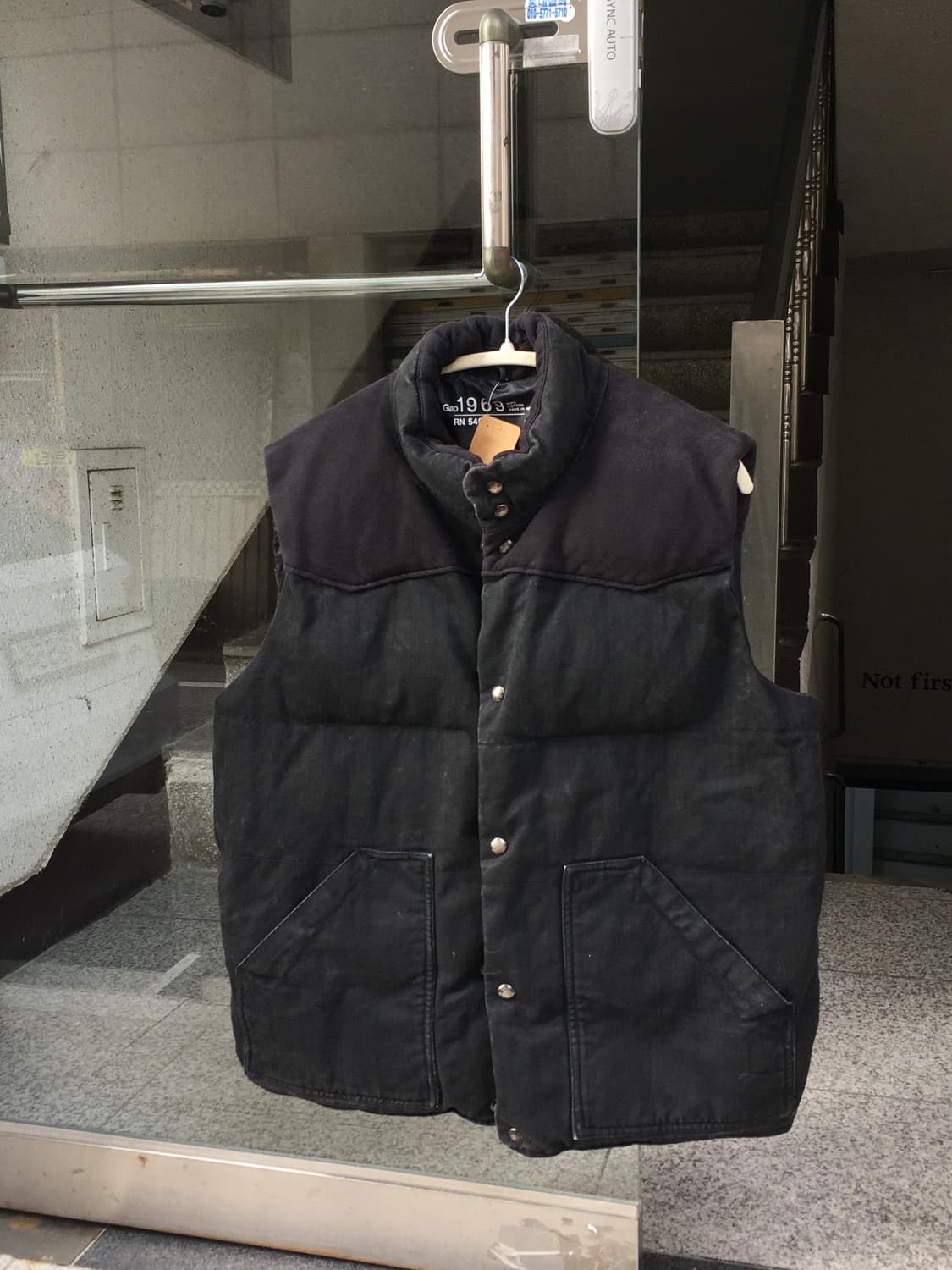 GAP 1969 패딩 조끼 상품이미지1