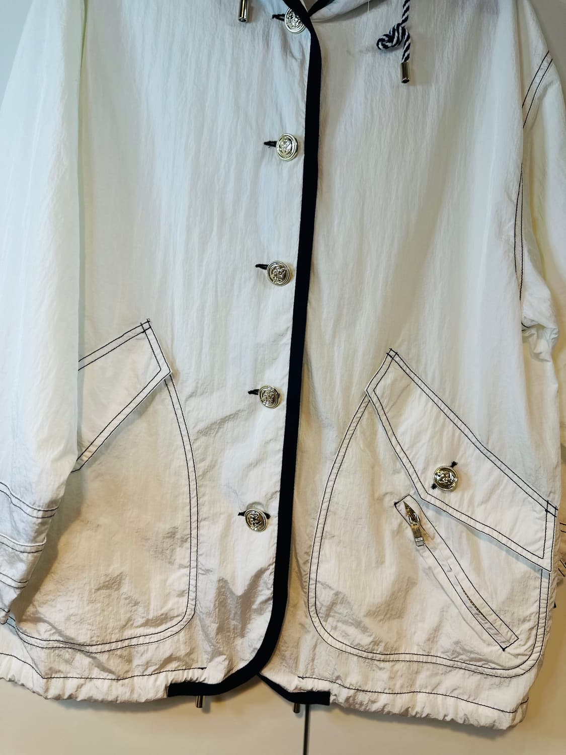 CLAUDIE PIERLOT 끌로디피에로화이트 후드 바람막이  상품이미지3