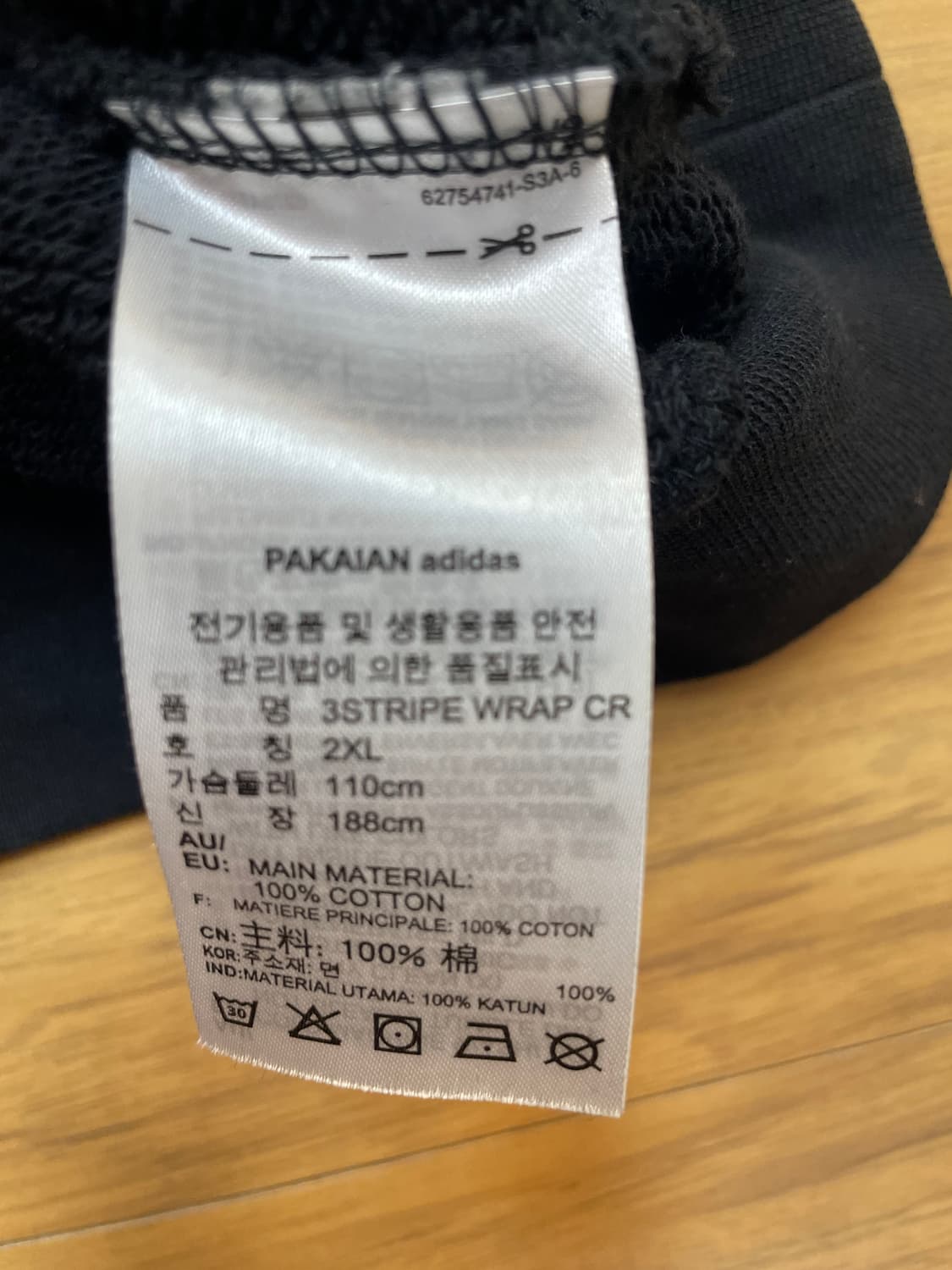 아디다스 검정색 맨투맨 2XL사이즈입니다. 무난한 디자인이라 어느 옷에도 상품이미지4