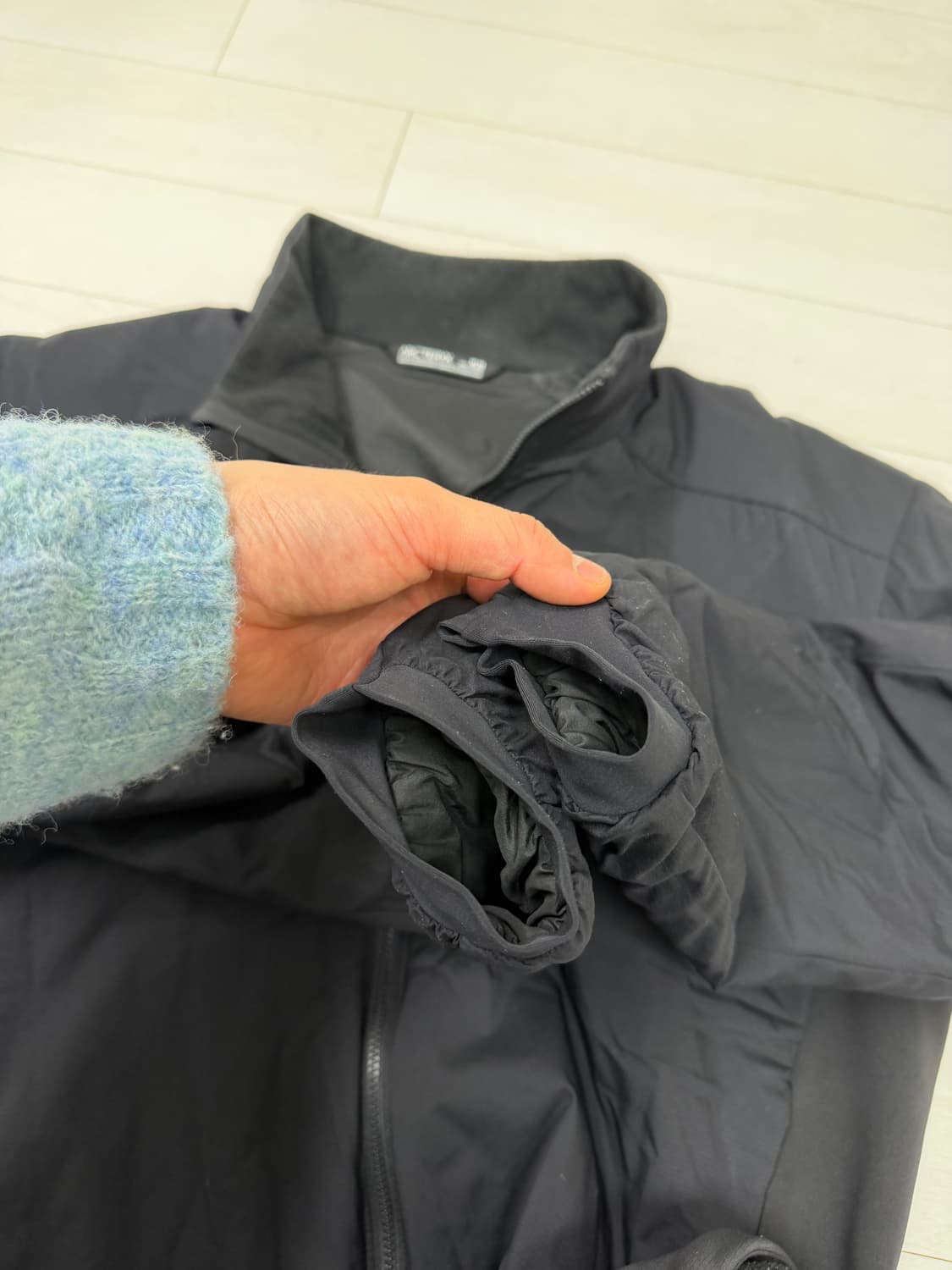 아크테릭스 아톰 자켓 M 사이즈  상태 9.5/10 사진찍고 절대 안입습 상품이미지4
