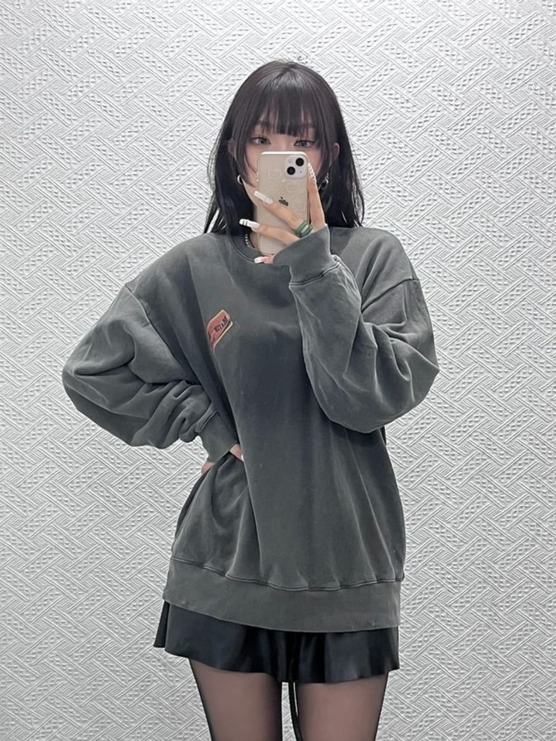 마뗑킴 그런지 데미지디테일 오버핏 스몰로고 맨투맨 F C10992 상품이미지1