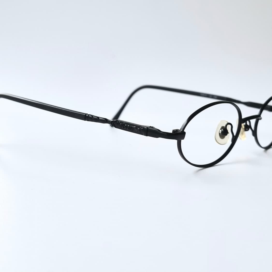 데드스탁 미니멀 오벌쉐입 안경테 599 상품이미지6